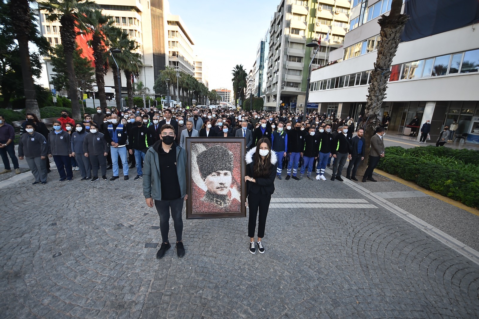 İzmir'de Ata'ya saygı için hayat durdu 4