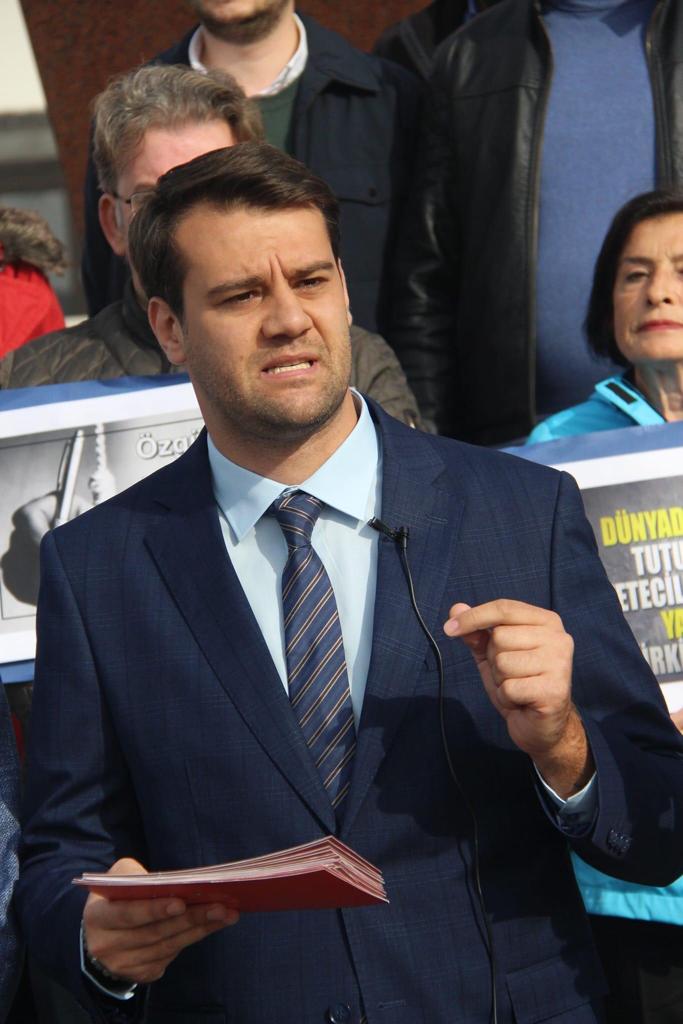 CHP Konak İlçe Başkanlığı Konak Meydanı'ndan haykırdı; "Basın Öne Eğilmesin" 1