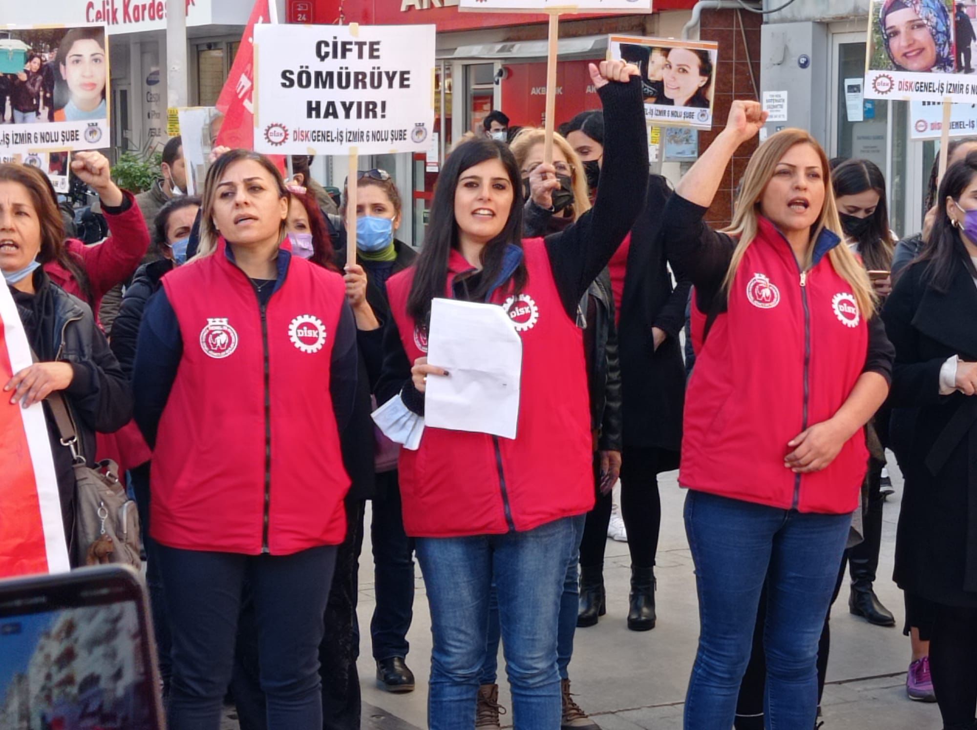 Bayraklı'da işçilerden hükümet protestosu 1