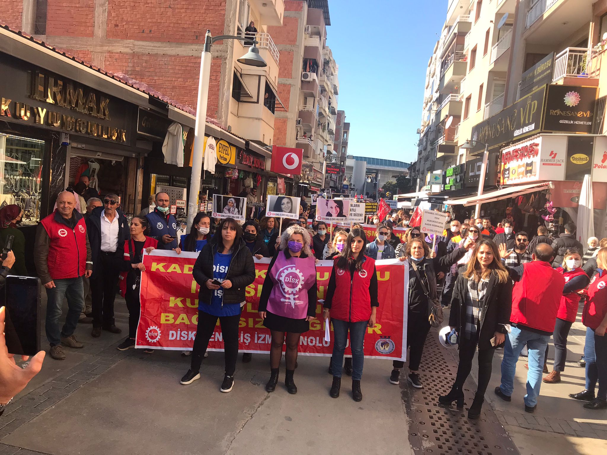 Bayraklı'da işçilerden hükümet protestosu 2