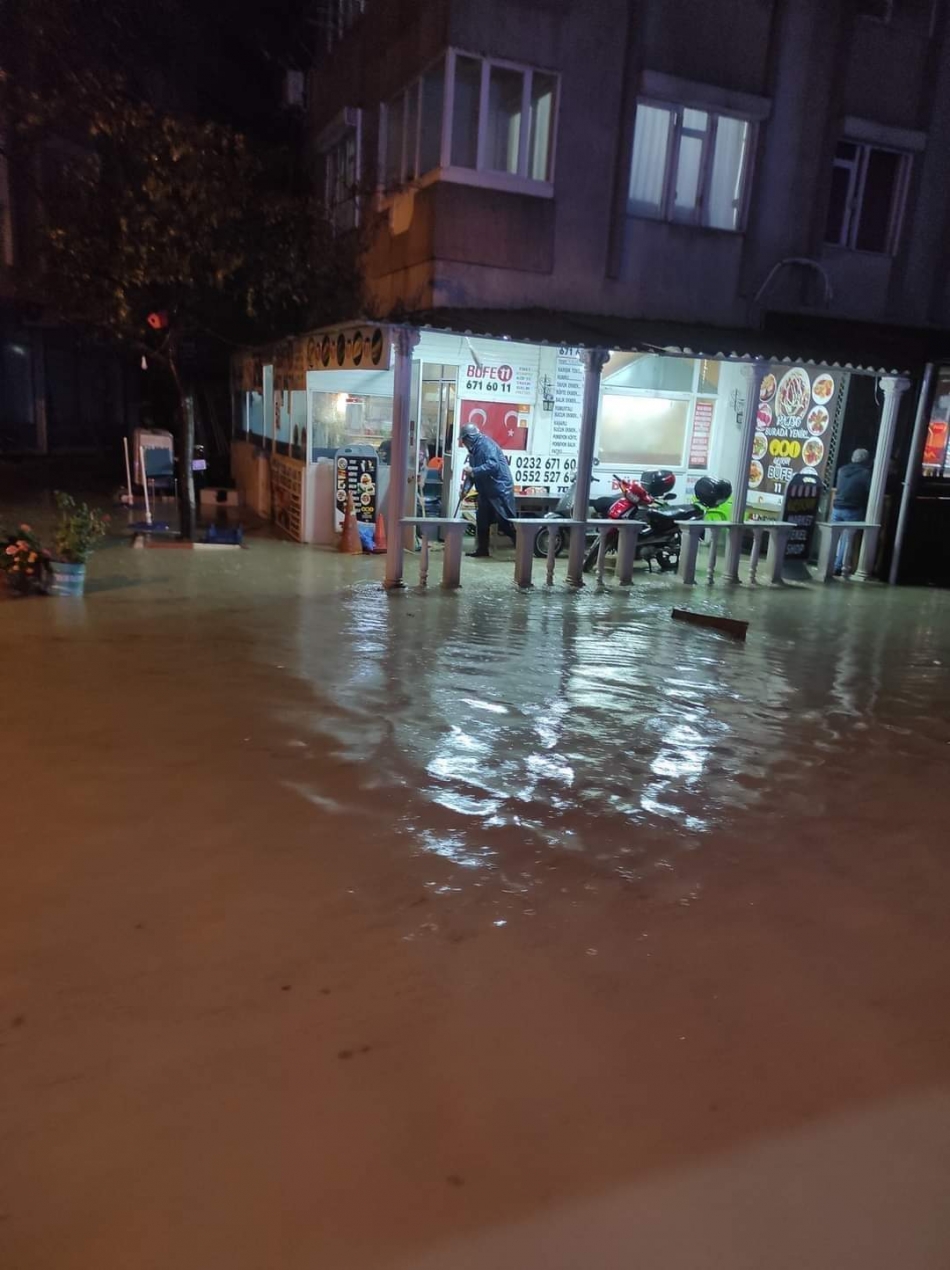 AK Parti Dikili İlçe Başkanı Şekerci,  "Vatandaş yollarda perişan, başkan arsa üretme peşinde" 3