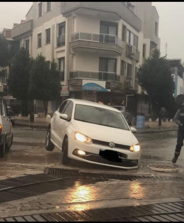 AK Parti Dikili İlçe Başkanı Şekerci,  "Vatandaş yollarda perişan, başkan arsa üretme peşinde" 4