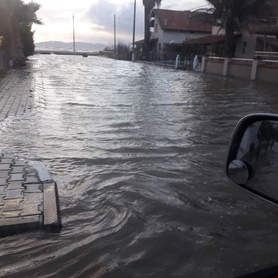 AK Parti Dikili İlçe Başkanı Şekerci,  "Vatandaş yollarda perişan, başkan arsa üretme peşinde" 6