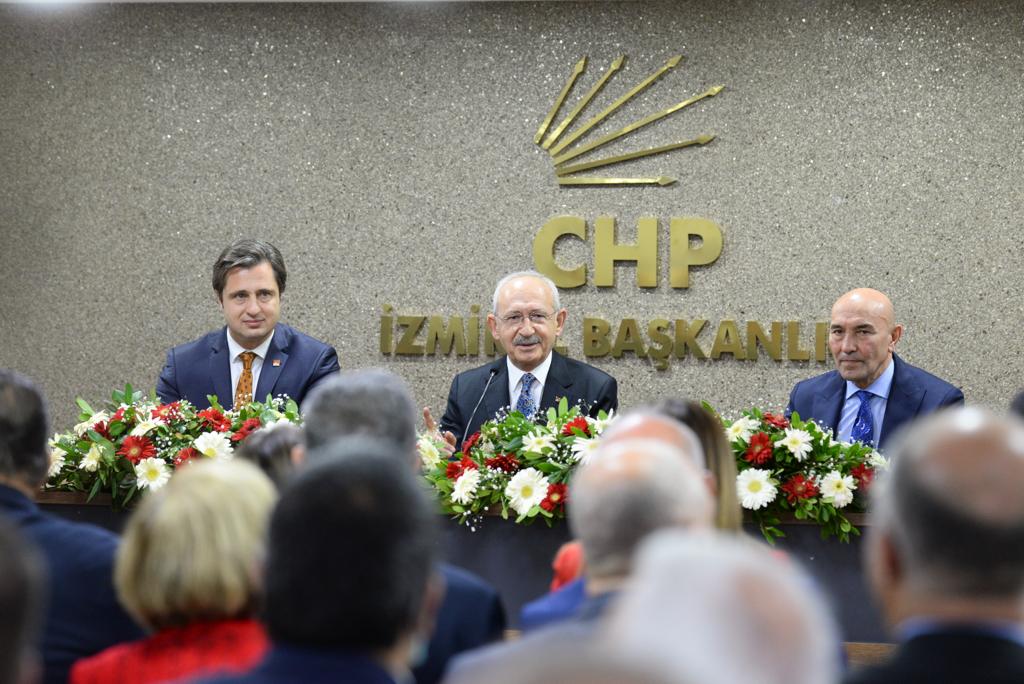 Kılıçdaroğlu, İzmir'de "13. Cumhurbaşkanı" pankartıyla karşılandı 2