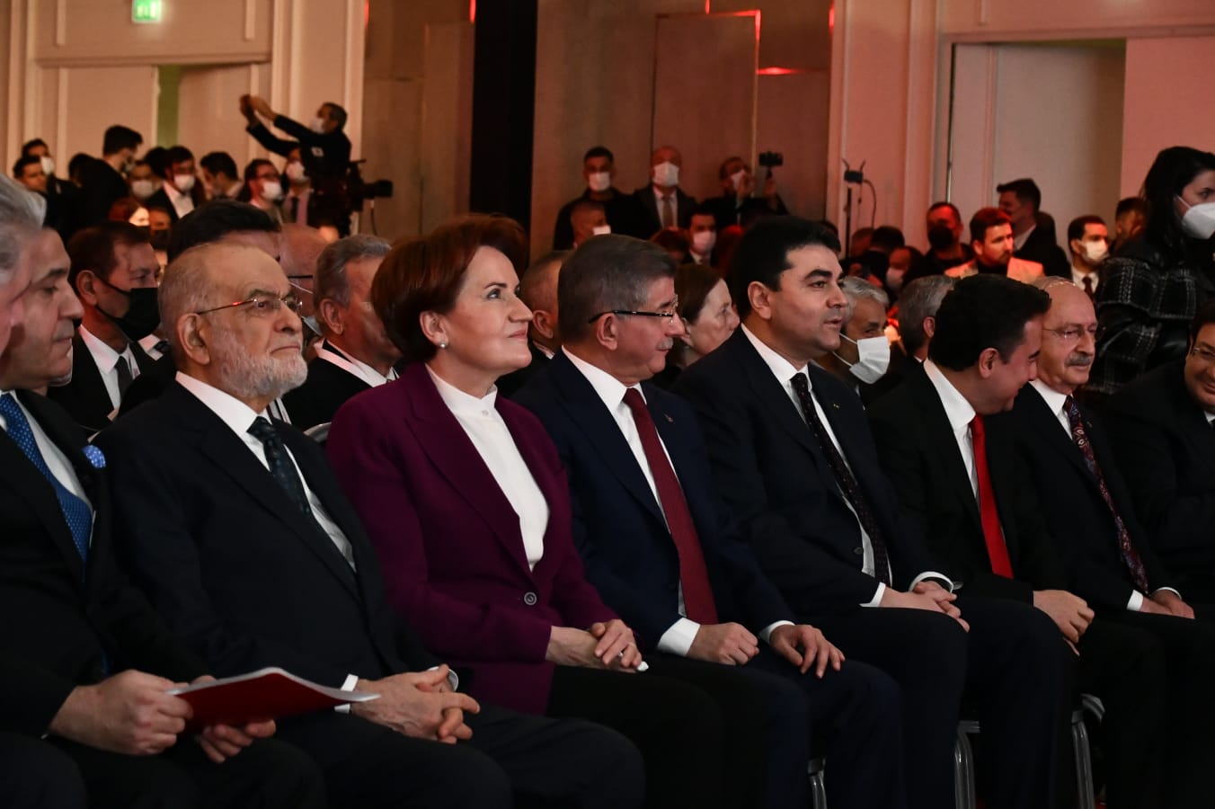 “Güçlendirilmiş Parlamenter Sistem” için imza attılar! 1