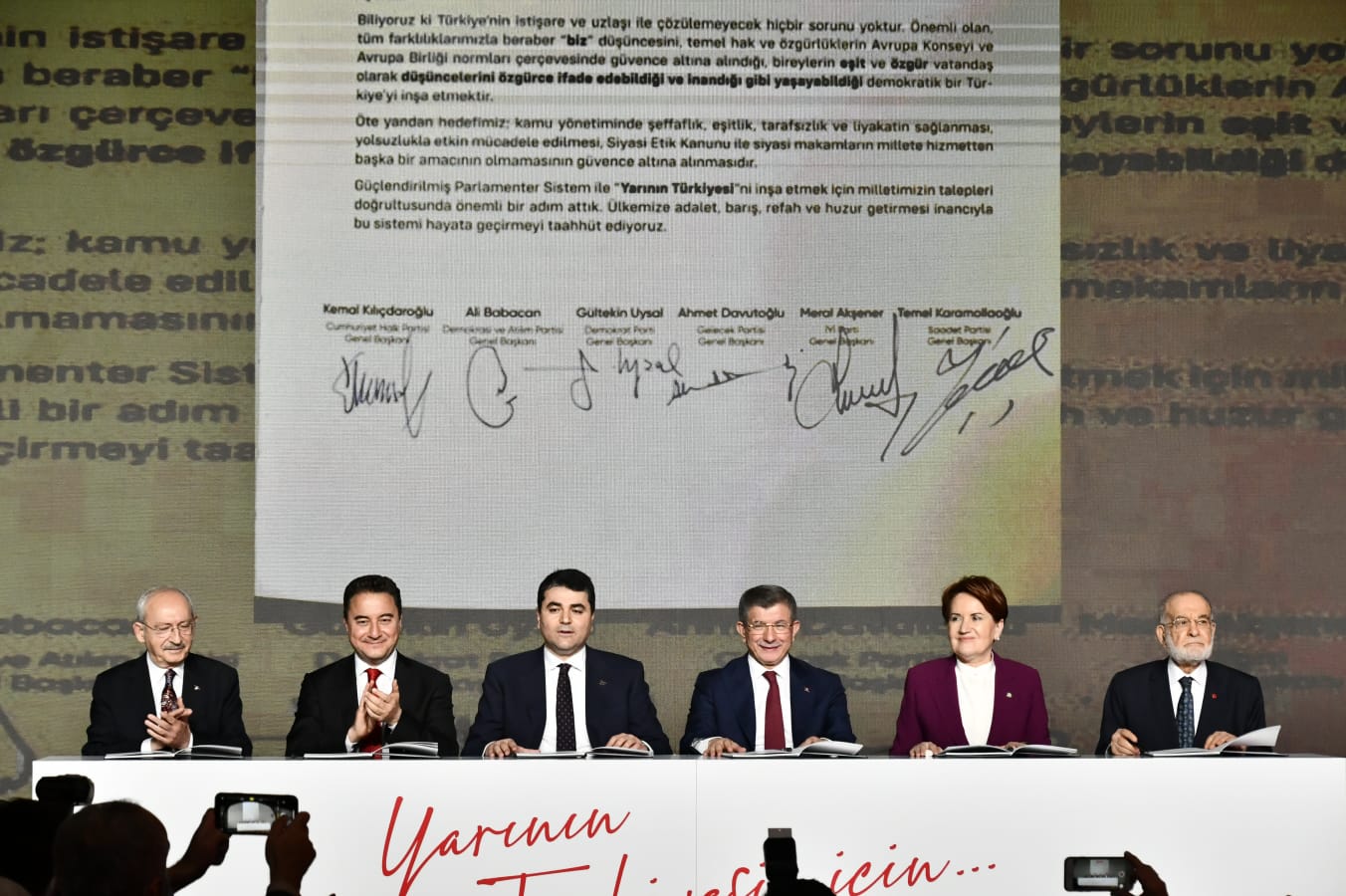 “Güçlendirilmiş Parlamenter Sistem” için imza attılar! 4
