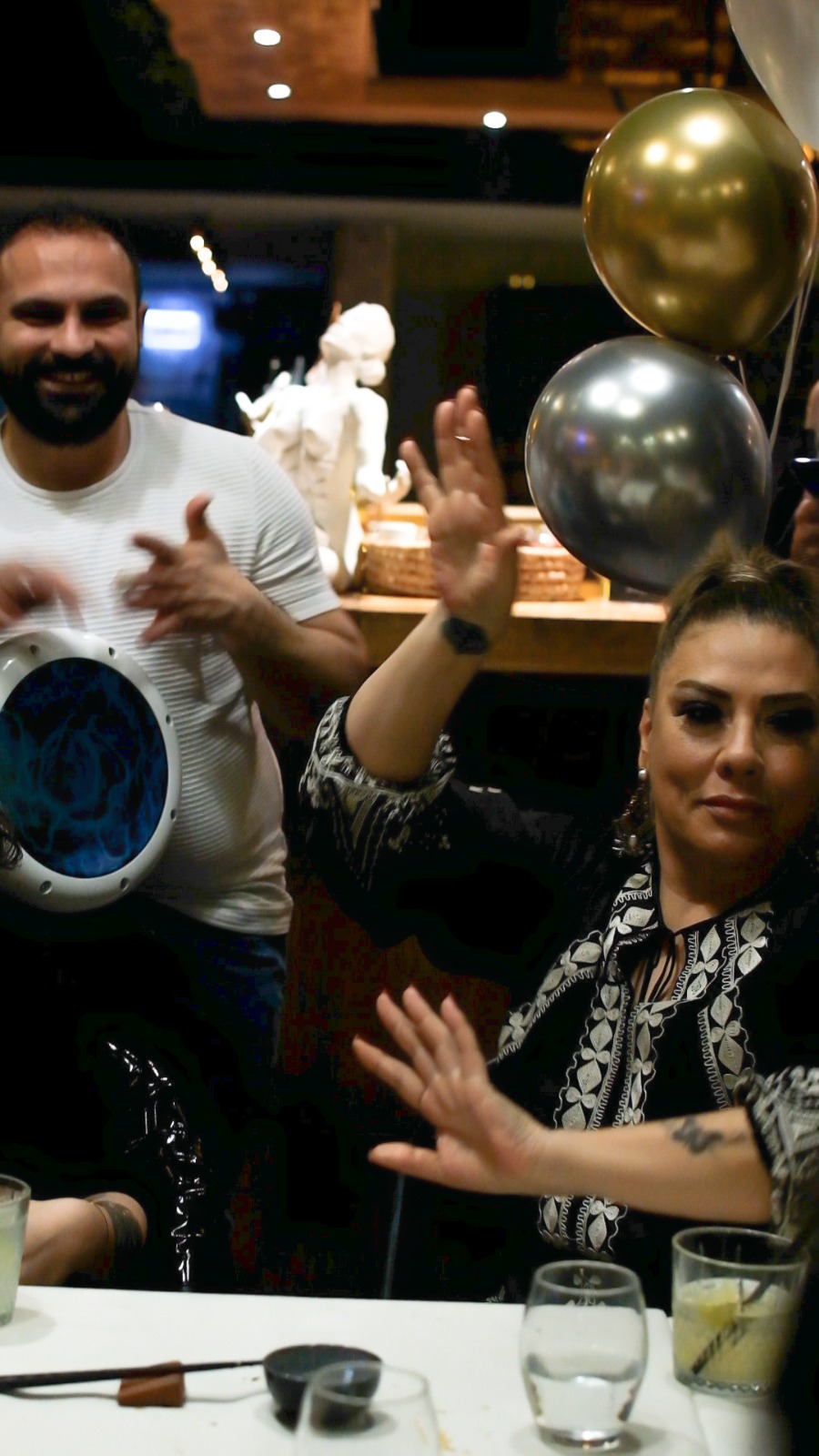 Işın Karaca yeni yaşına darbuka şovla girdi 1