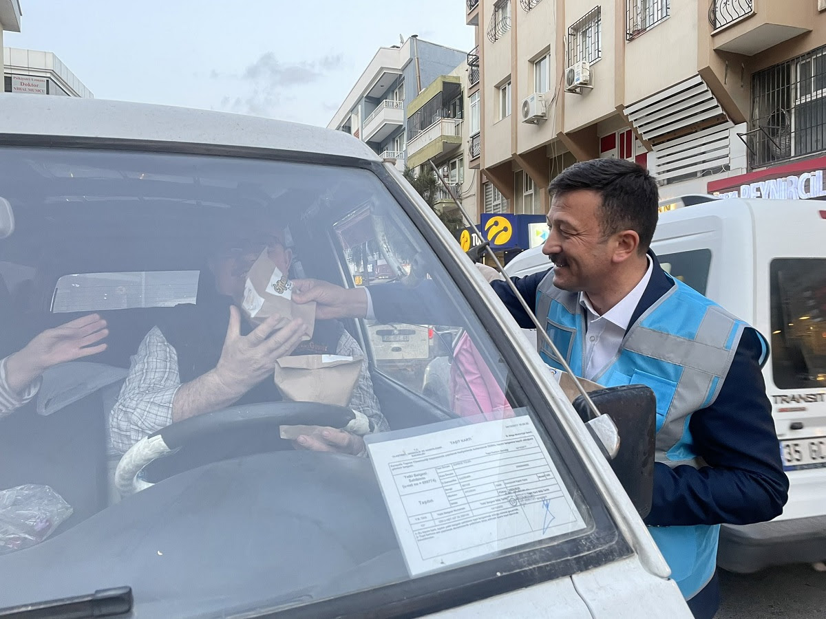 Teşkilatla karınca çalışması  AK Parti İzmir İl Başkanı Kerem Ali Sürekli;  “Paylaşmanın bereketi başka…” 2