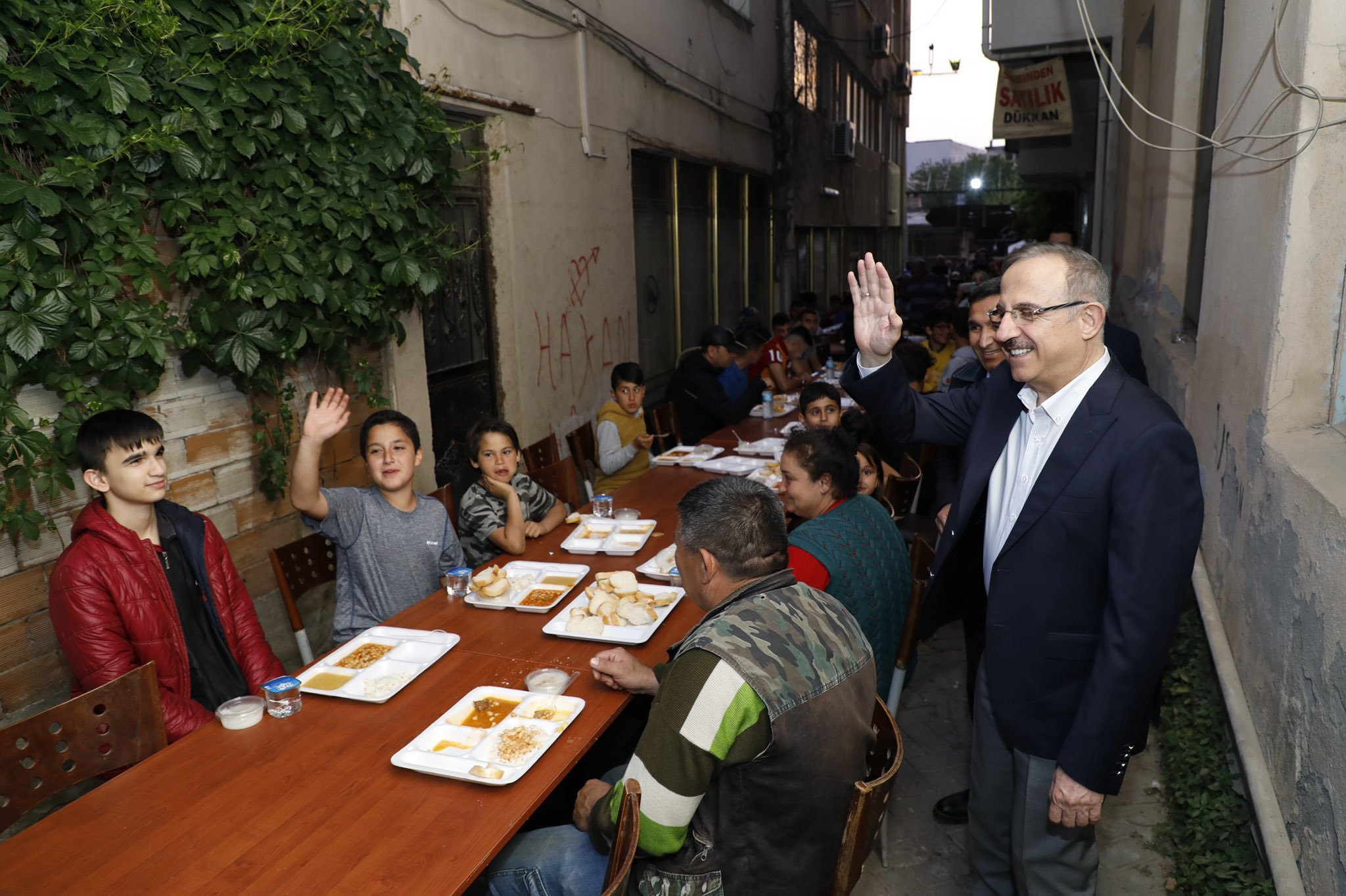 AK Parti İzmir İl Başkanı Kerem Ali Sürekli;  "Aslan payı, sağlıkçılarımızın…" 3