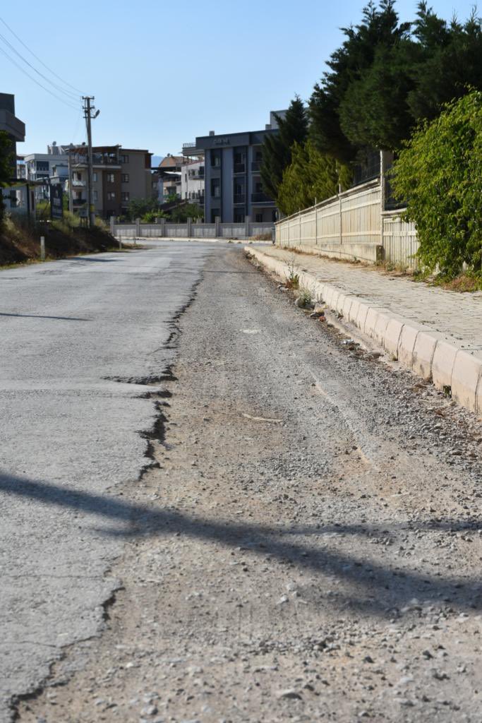 Menderes'te de yol isyanı! AK Parti İlçe Başkanı Süleyman Artcı; "Bozuk yollar usandırdı! " 2