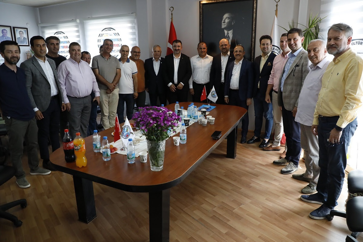 Başkan Sürekli Erzurumlular ve Balkan Göçmenleriyle buluştu  “İzmir göçün ve göçmenlerin şehridir.” 1