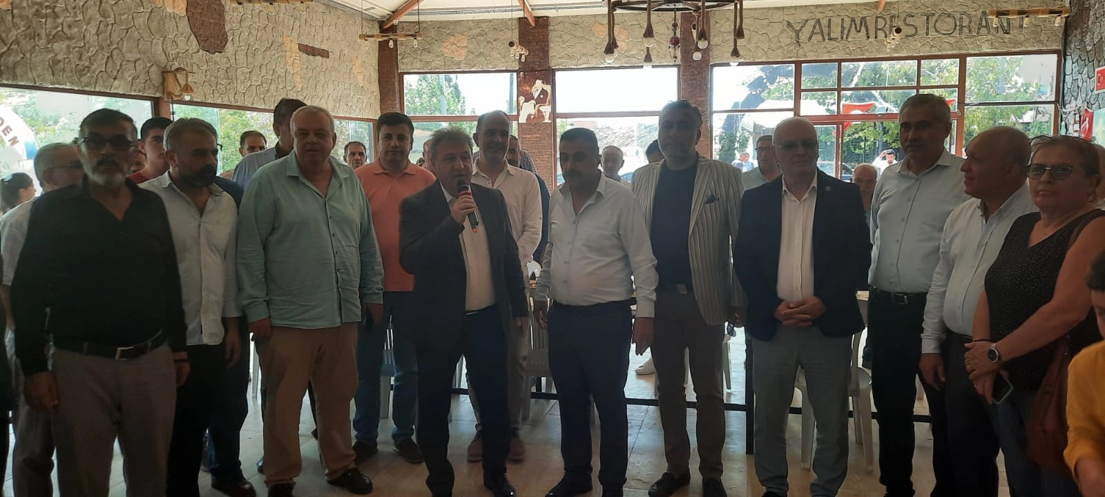 Bornova'da CHP'ye toplu katılım 2