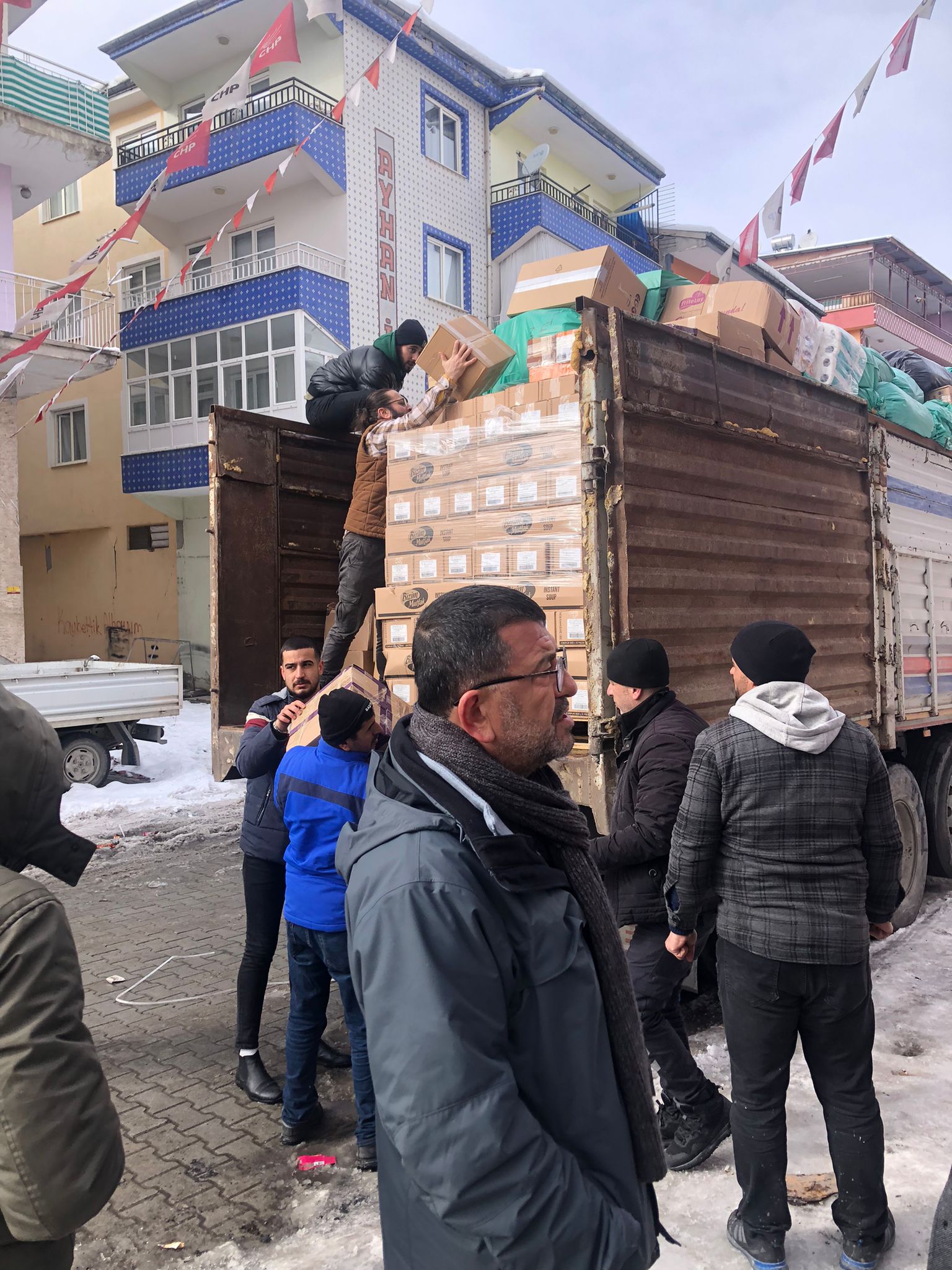 Güzelbahçe'den 3 günde 5 bin depremzedeye ulaştılar 1