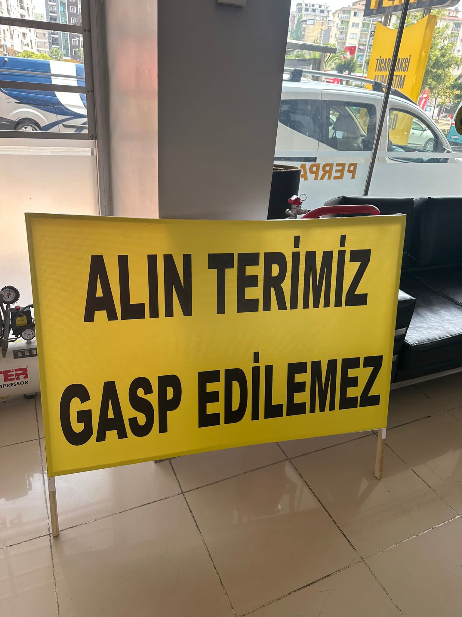 İzmir'de servisçiler, 'S plaka ihalesi' eylemi yaptı 2