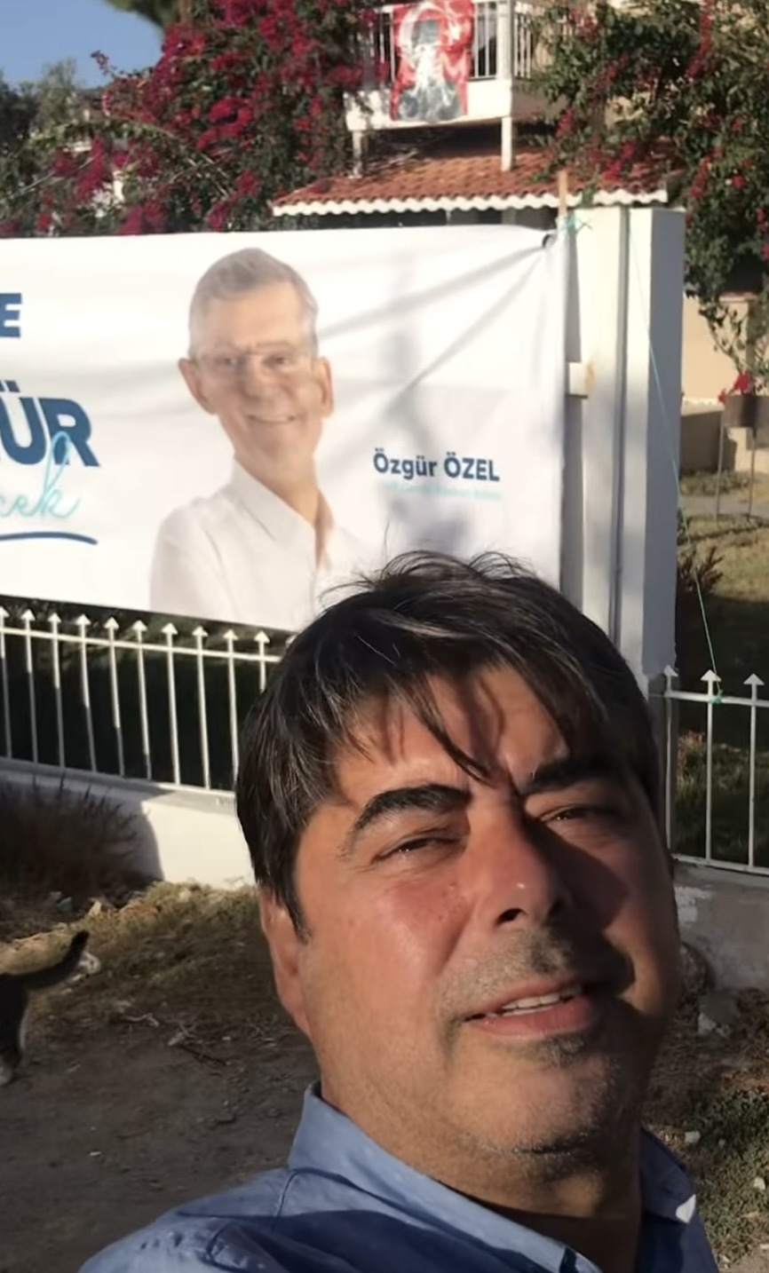 Eski başkan oteline Özgür Özel pankartı astı 1
