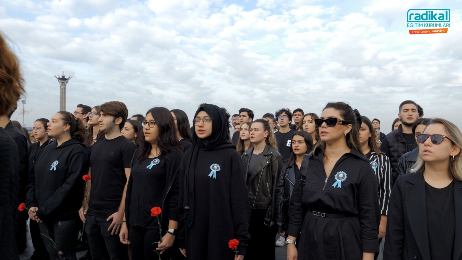 "Radikal Eğitim Kurumları, Atatürk'ün 85. Ölüm Yıl Dönümünde İzmir'de Anma Töreni Düzenledi" 1