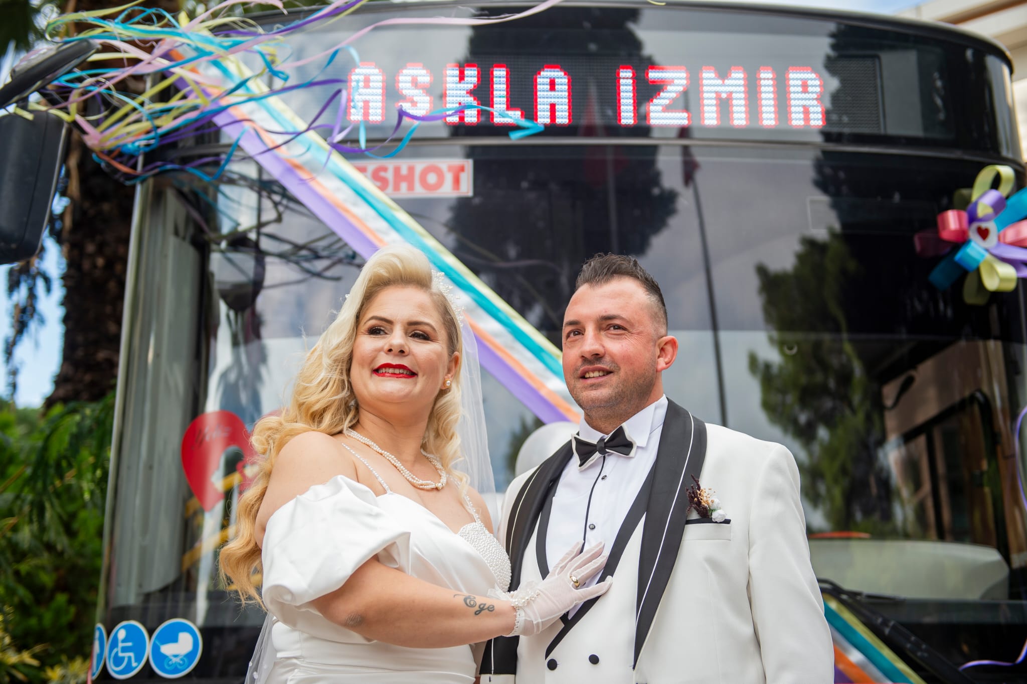 Yolcu taşıdığı otobüsle nikahına geldi 1