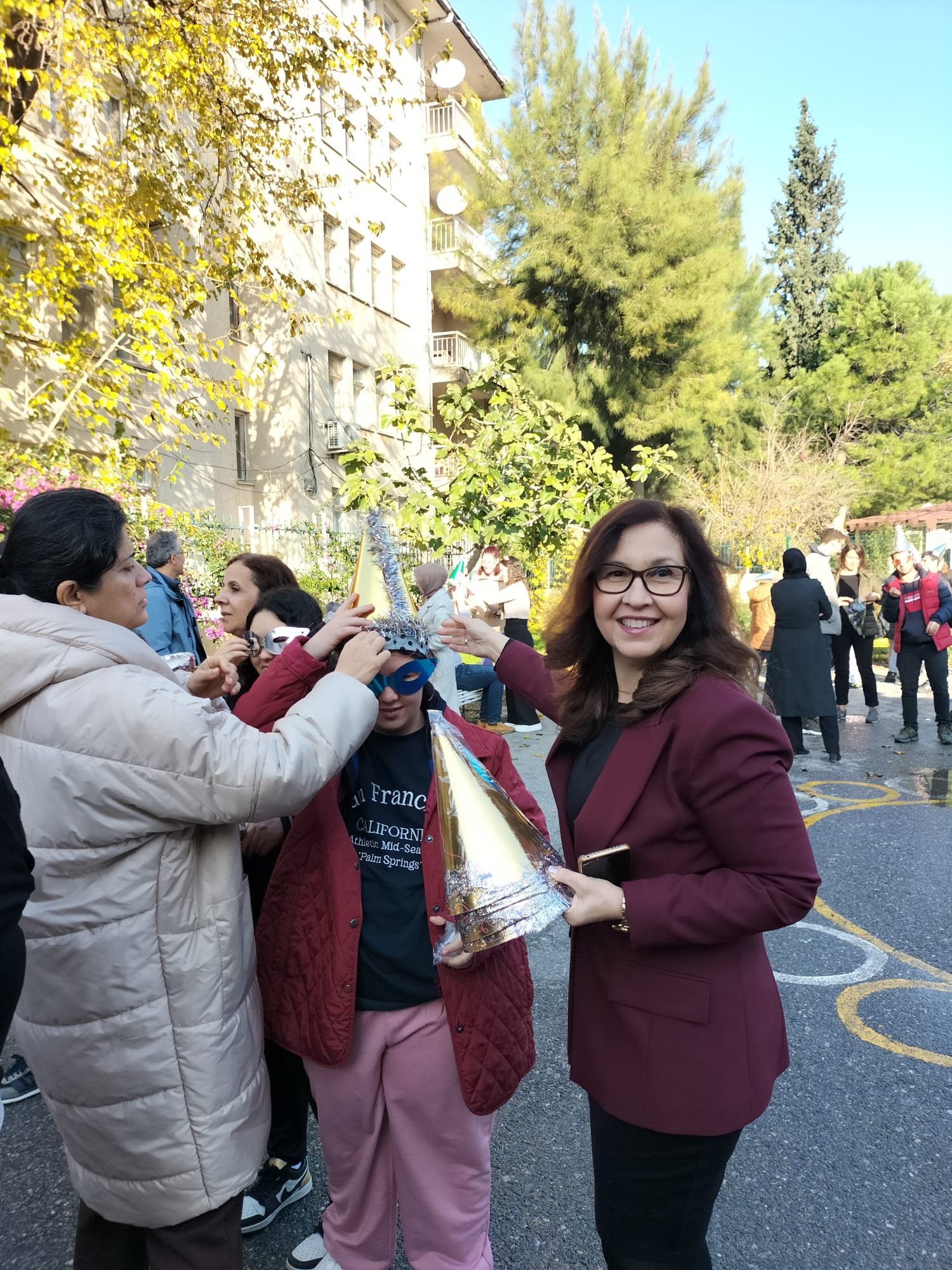 CHP Bornova Kadın Kolları, Özel Çocuklarla Yeni Yıl Coşkusu yaşadı 3