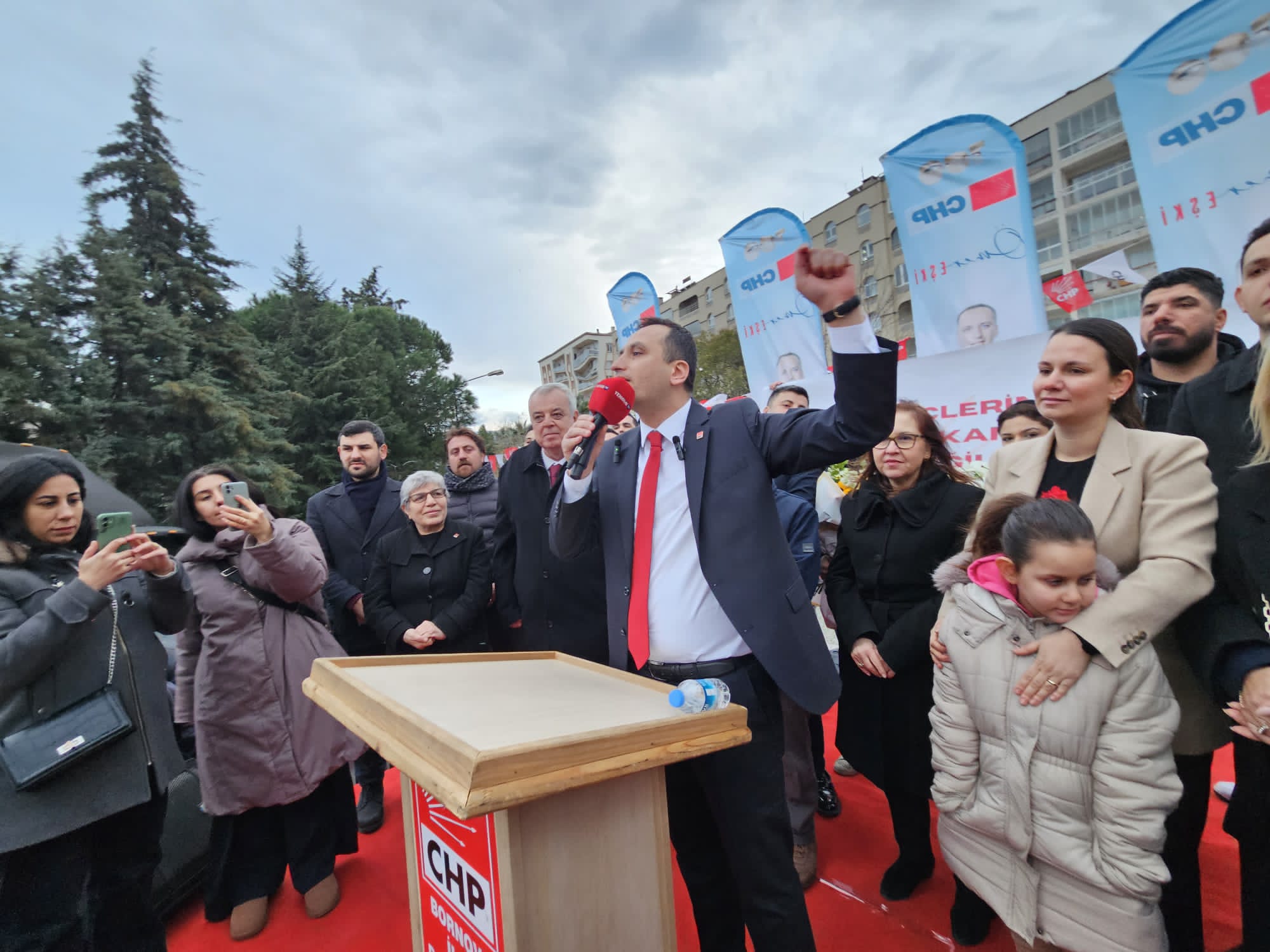 CHP Bornova Belediye Başkan Adayı Ömer Eşki’ye coşkulu karşılama 1