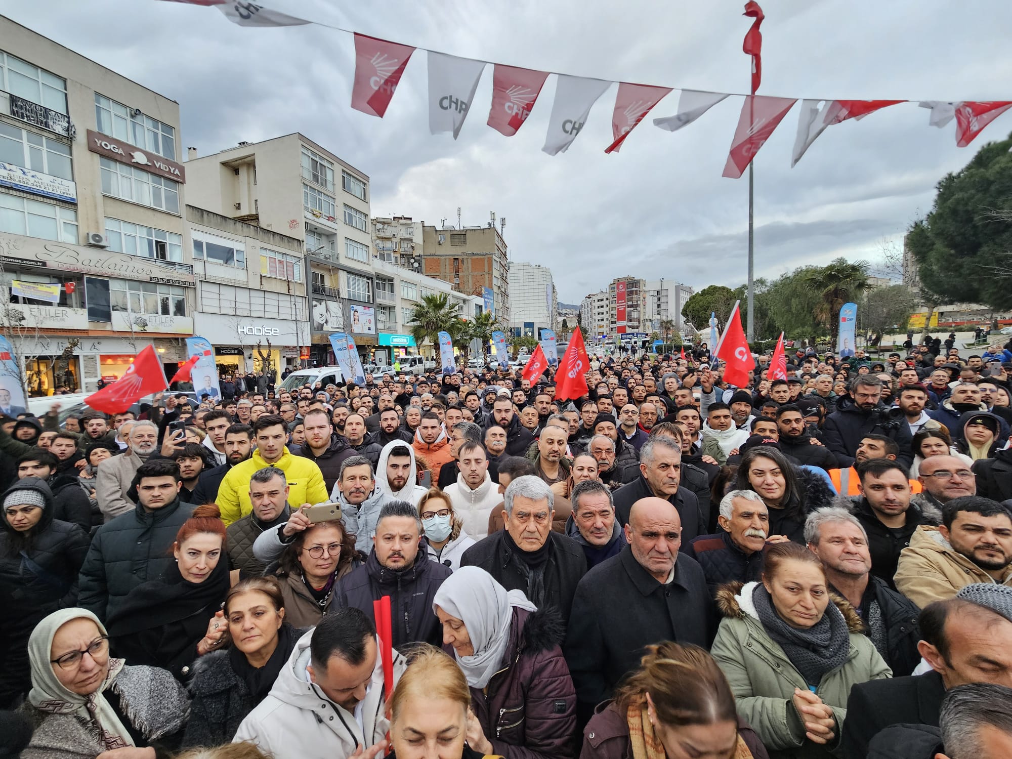 CHP Bornova Belediye Başkan Adayı Ömer Eşki’ye coşkulu karşılama 2