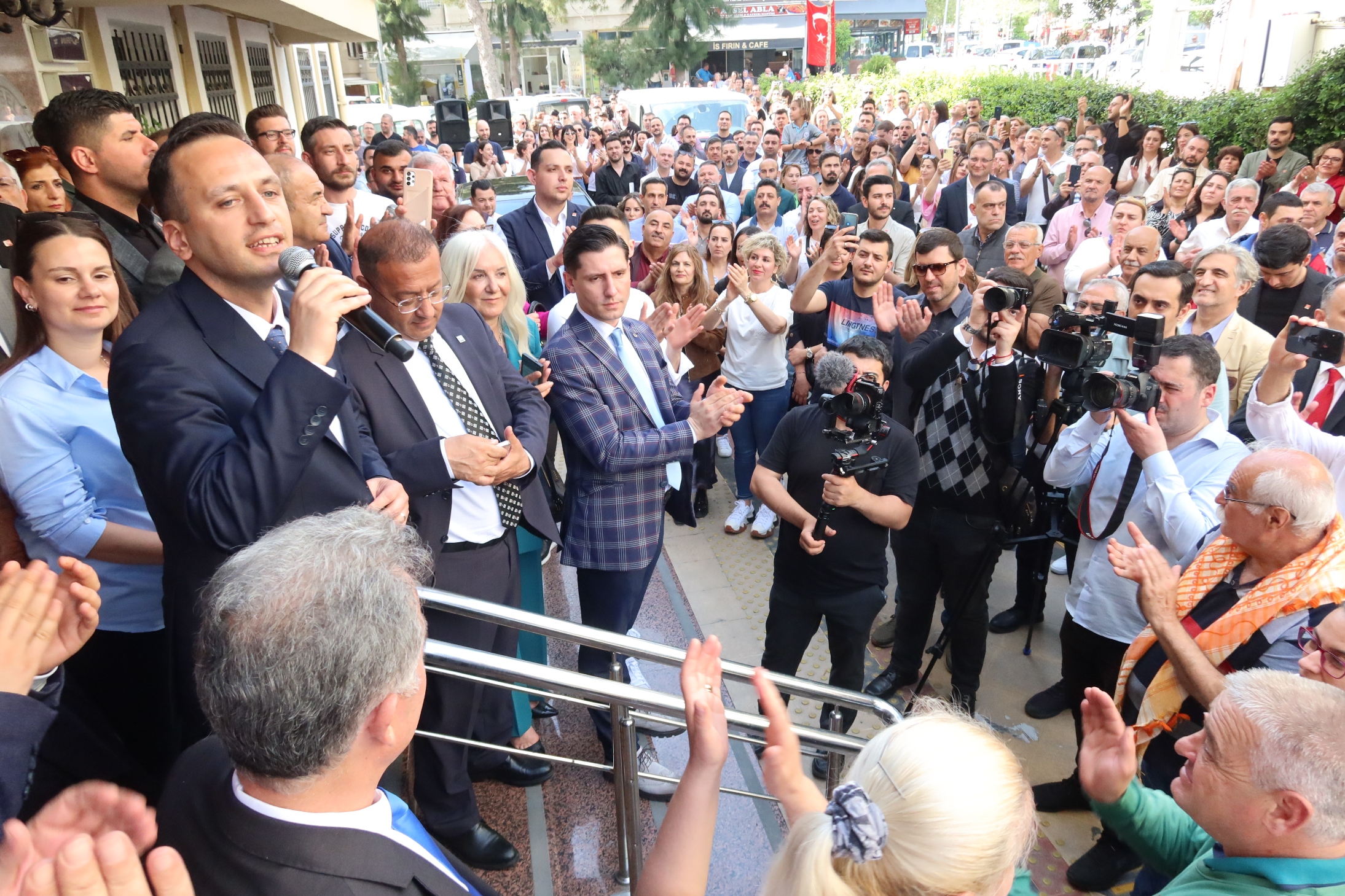 Ömer Eşki’ye Bornova’da coşkulu karşılama 4