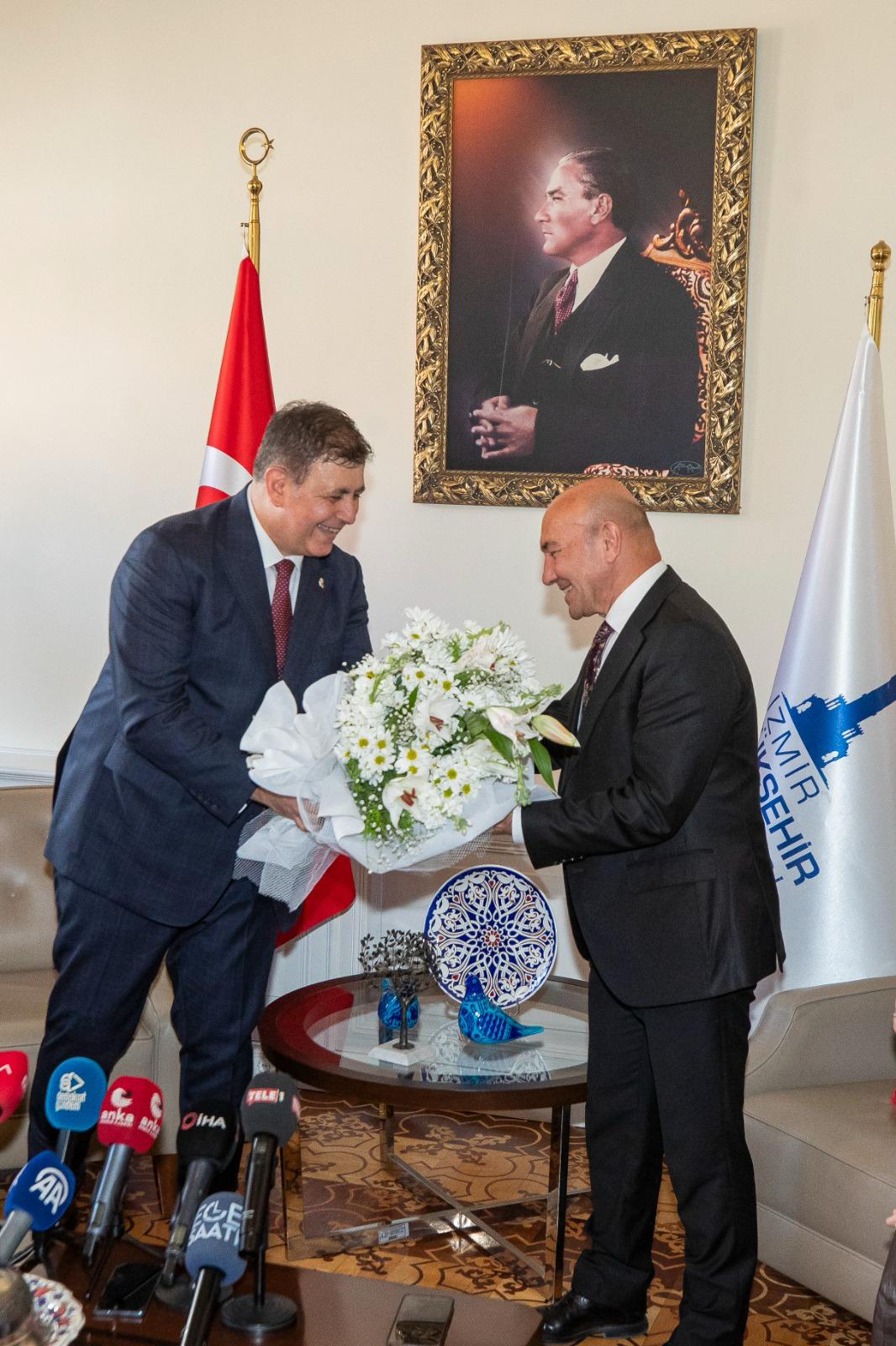 Başkan Cemil Tugay görevi devraldı “Şehrimize, Atatürk'e borcumuzu ödeyeceğiz” 3