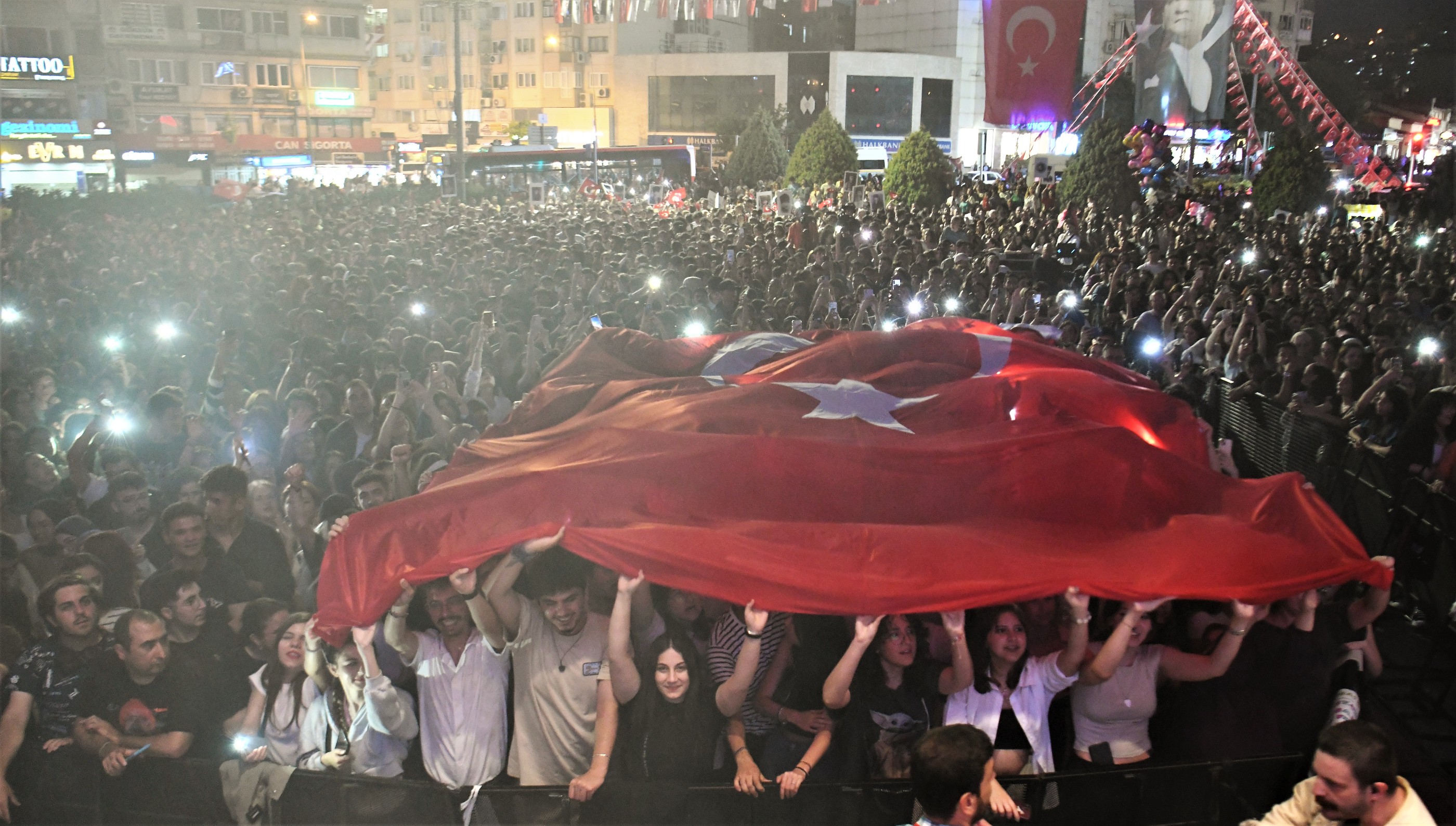 19 Mayıs coşkusu Bornova’yı sardı 3