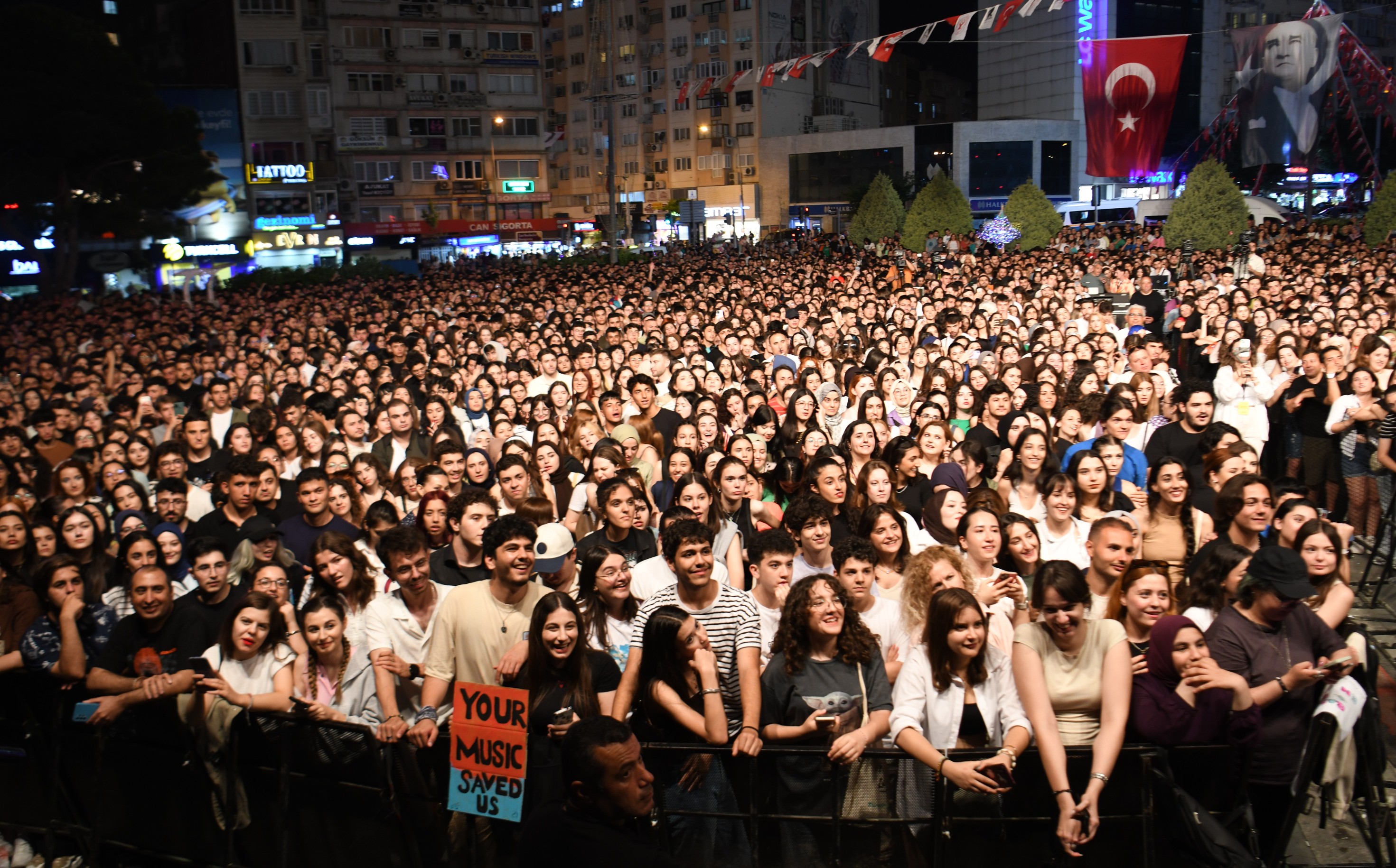 19 Mayıs coşkusu Bornova’yı sardı 4