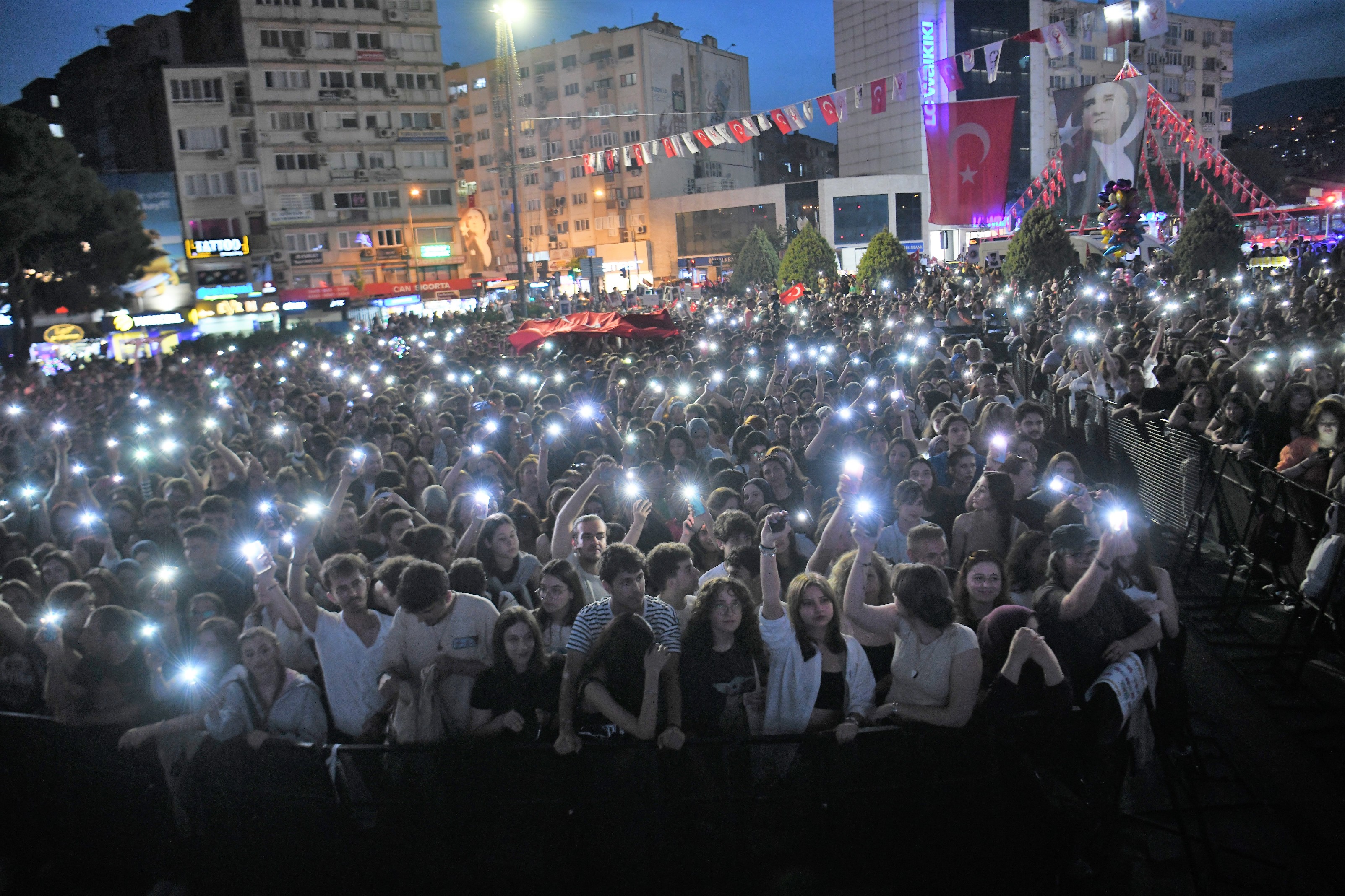 19 Mayıs coşkusu Bornova’yı sardı 5