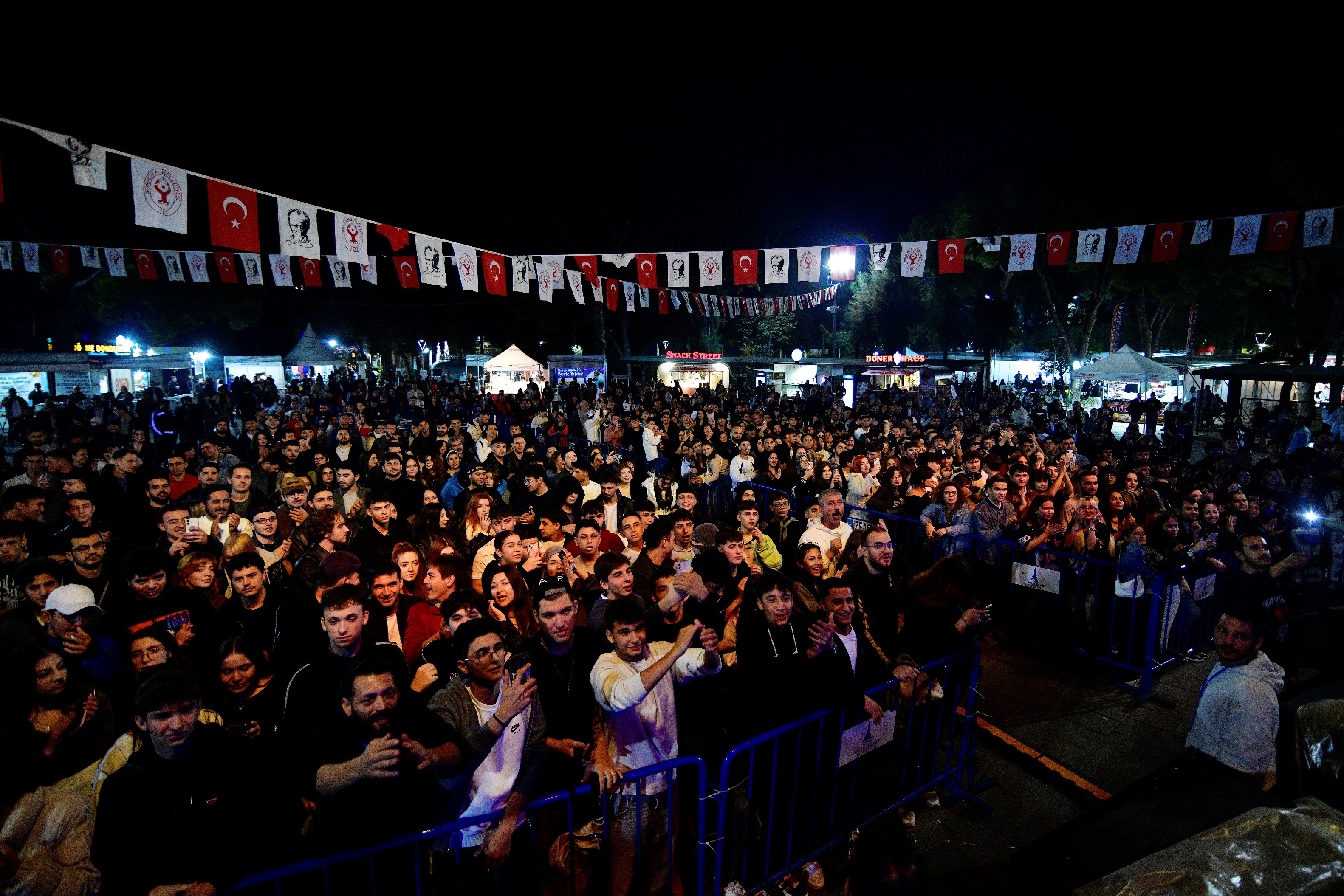 Bornova Büyükpark’ta dayanışma rüzgârı esti 1