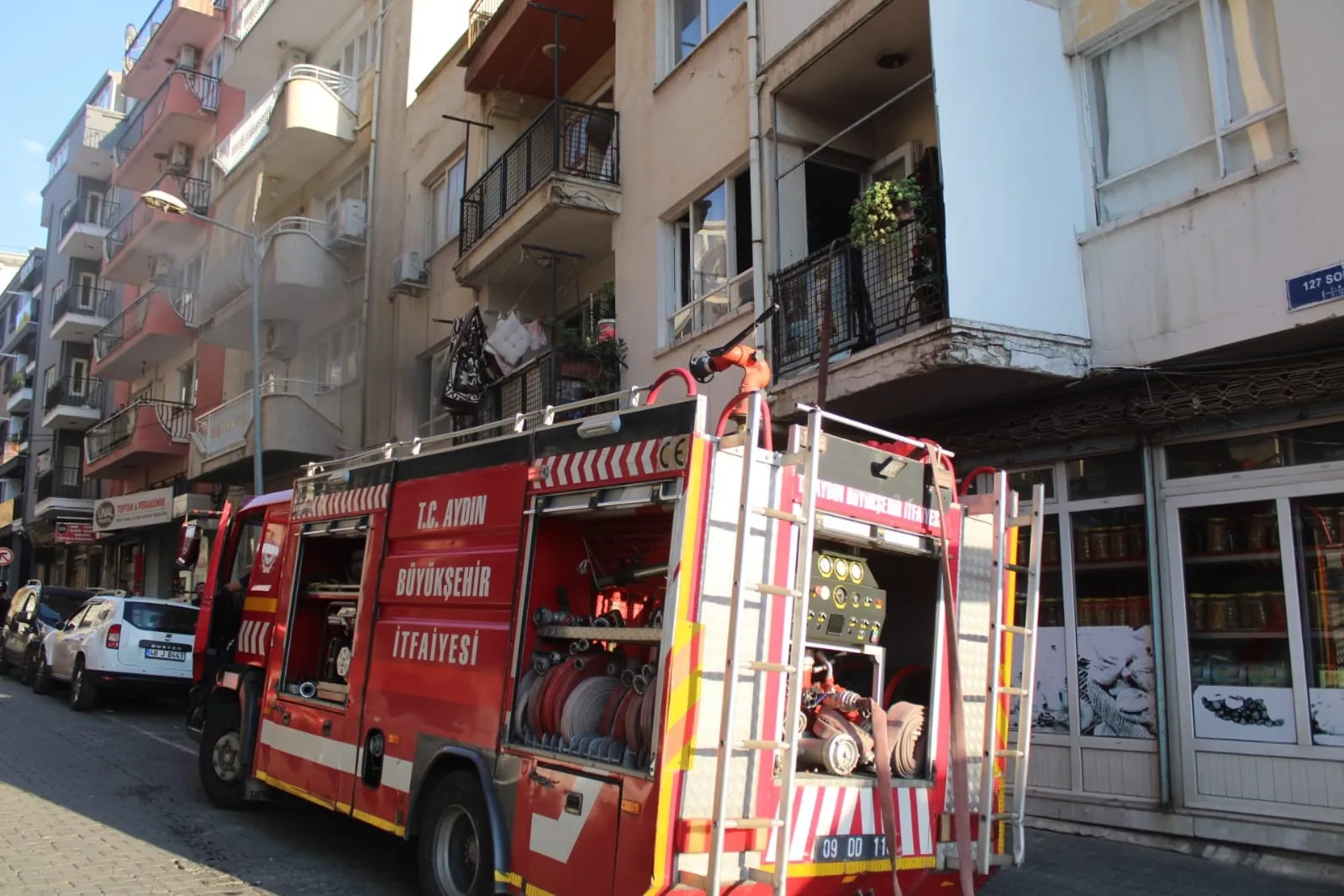 Efeler'de ocakta unutulan tencere paniğe neden oldu: İtfaiye ekipleri harekete geçti