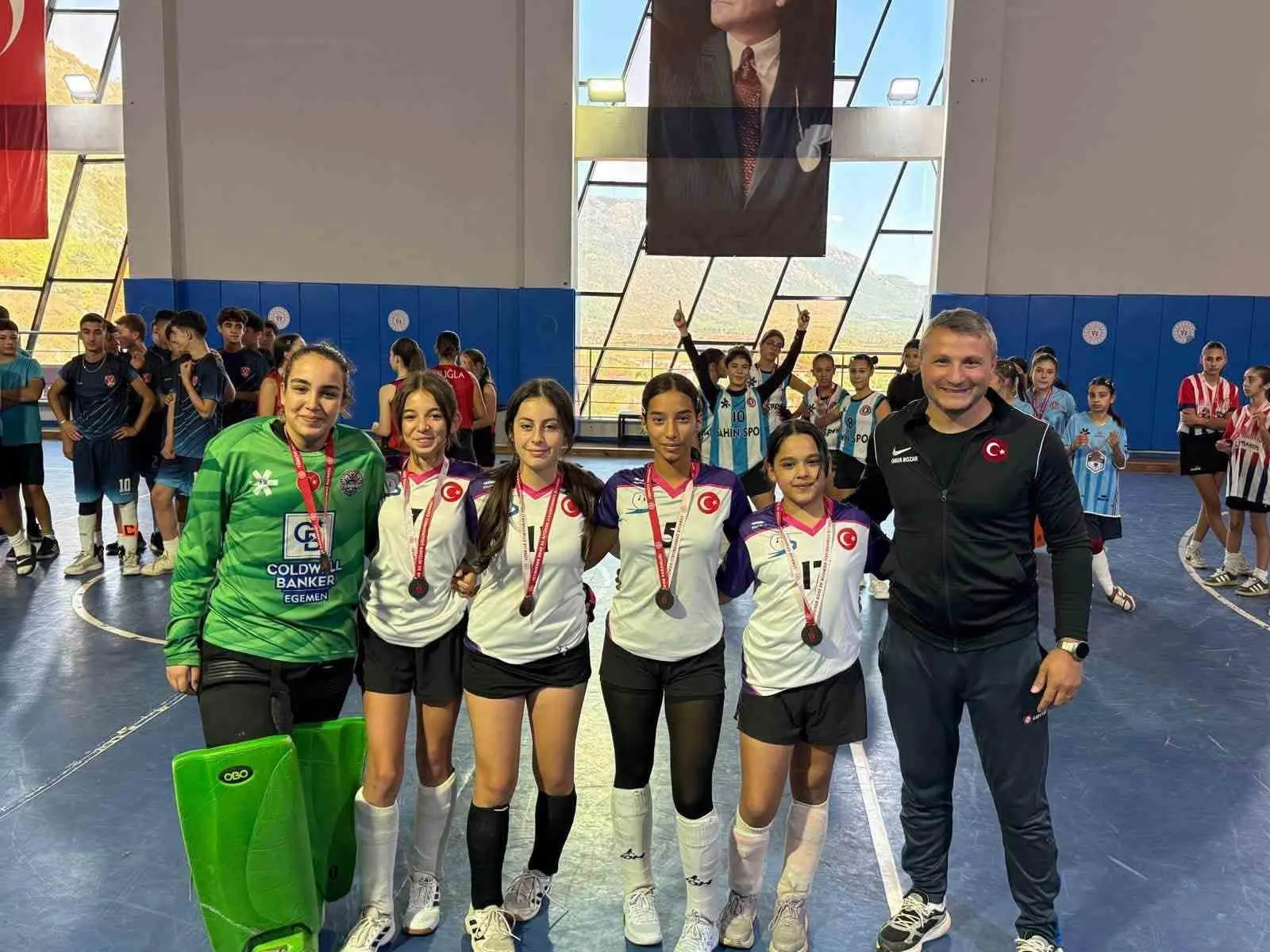 Muğla’da hokey sopaları Cumhuriyet coşkusu için havaya kalktı