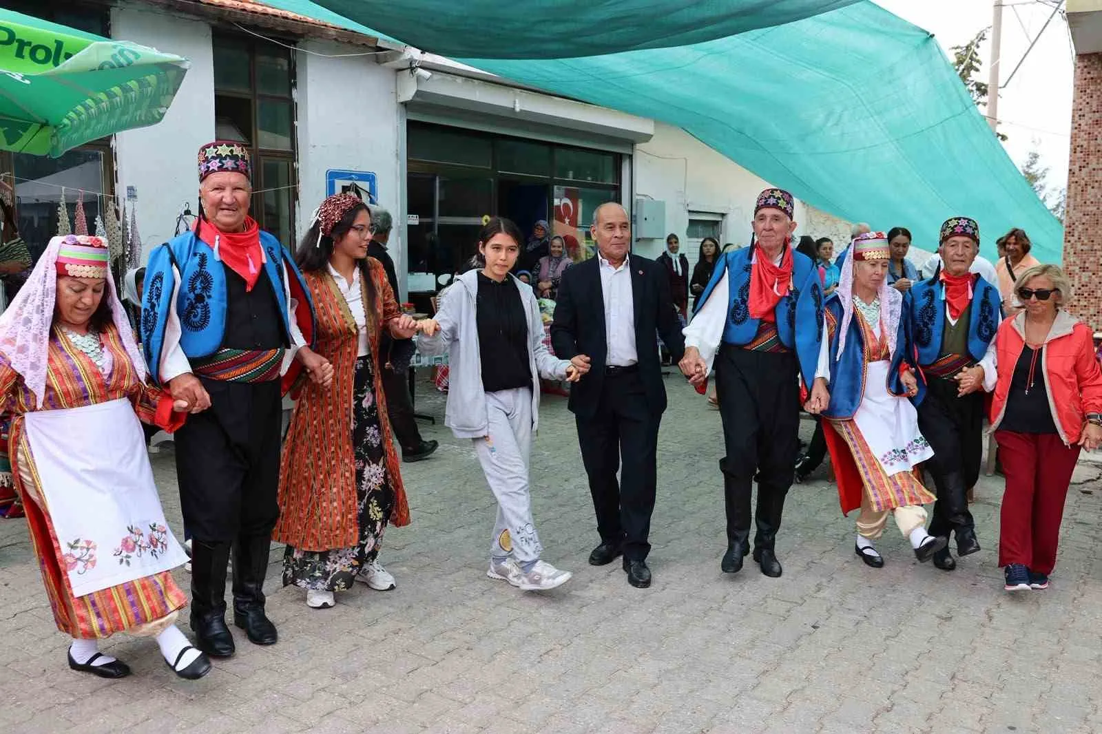 Taşlıca’nın lezzet rotası festival coşkusuyla birleşti: Yerel üreticiler vitrine çıktı
