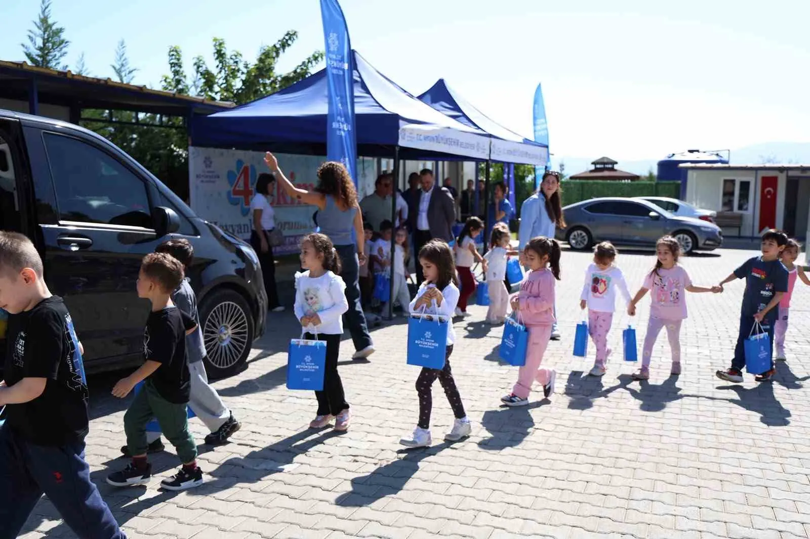 Miniklerden can dostlara anlamlı ziyaret: Sevgi tohumları Aydın’da yeşeriyor