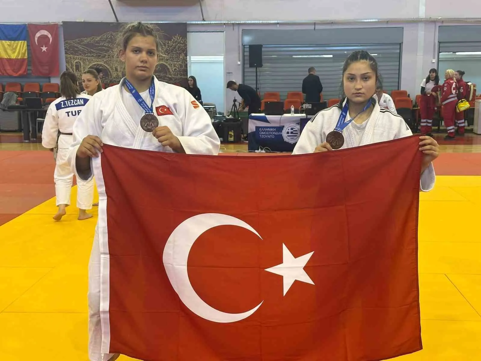 Salihlili judocular Balkanlar'da tarih yazdı: İki bronz madalya birden