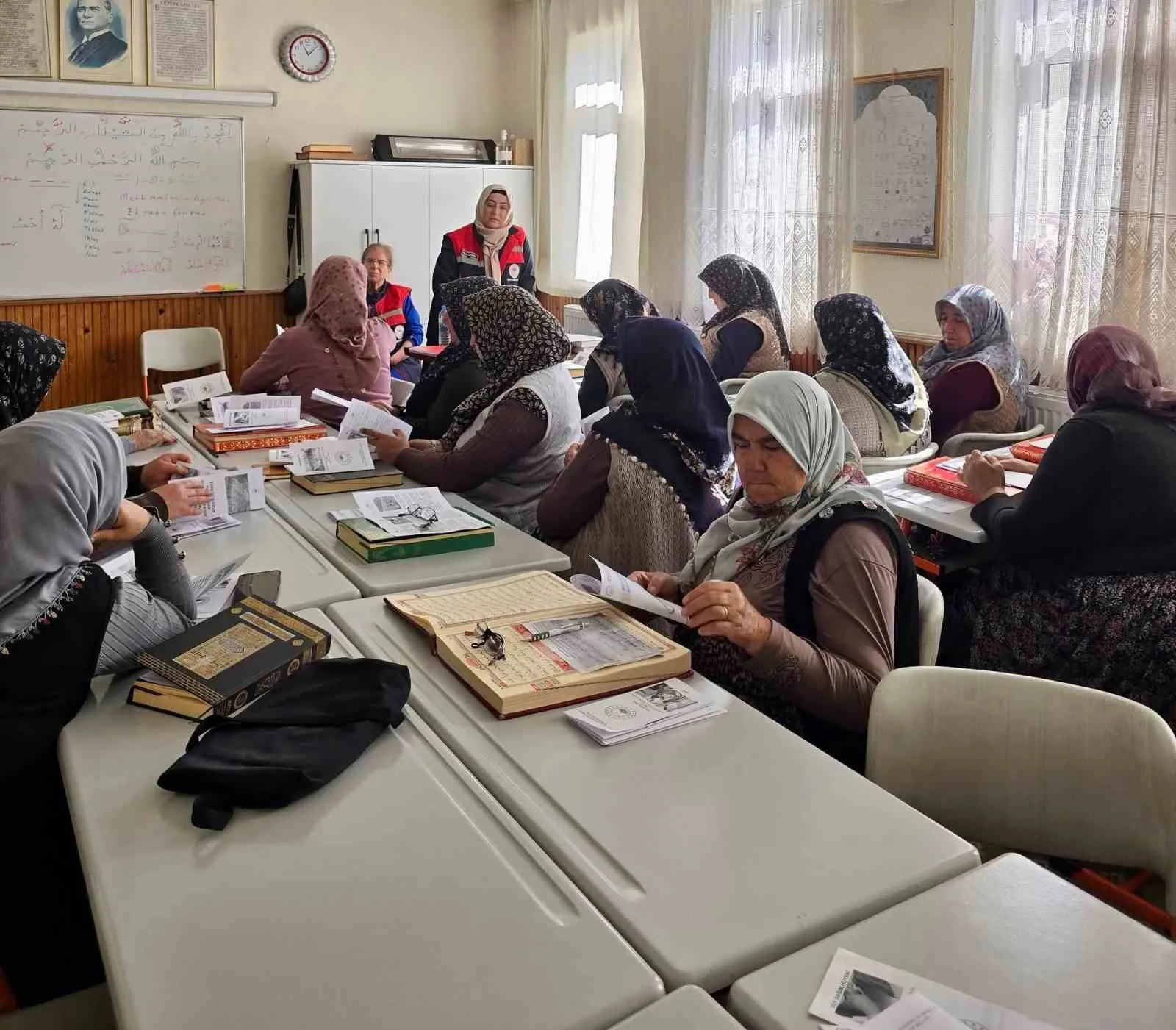 Afyonkarahisar’da üretici kadınlara kritik sağlık eğitimi: Zoonoz riskine karşı önlem seferberliği