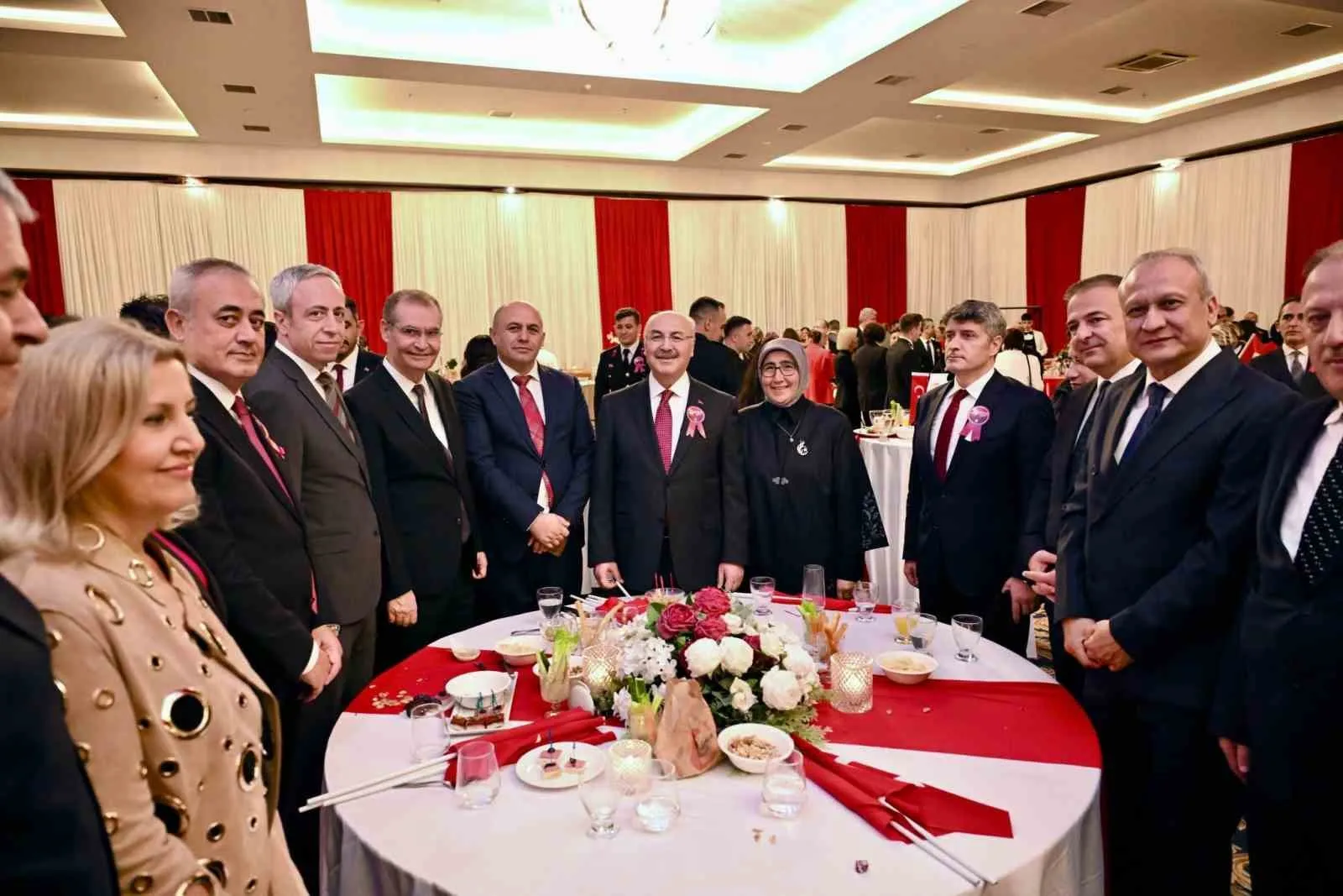 Denizli’de Cumhuriyet coşkusu: Vali Köşger’den birlik ve kalkınma mesajı