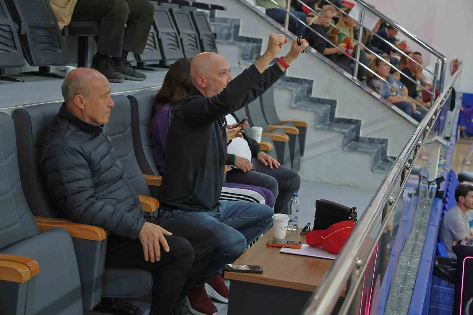 Söke'nin Sultanları parkede fırtına gibi esti: İzmir ekibine geçit yok
