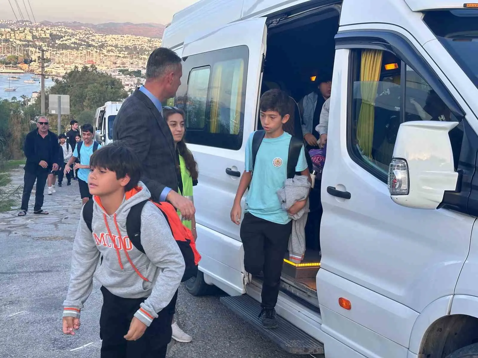 Bodrum yollarında okul servisi mesaisi: Öğrenciler için tam güvenlik denetimi