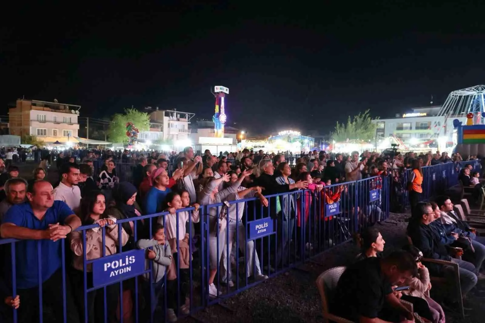 Çine’de müzik ziyafeti: Necati ve Saykolar sahneyi salladı
