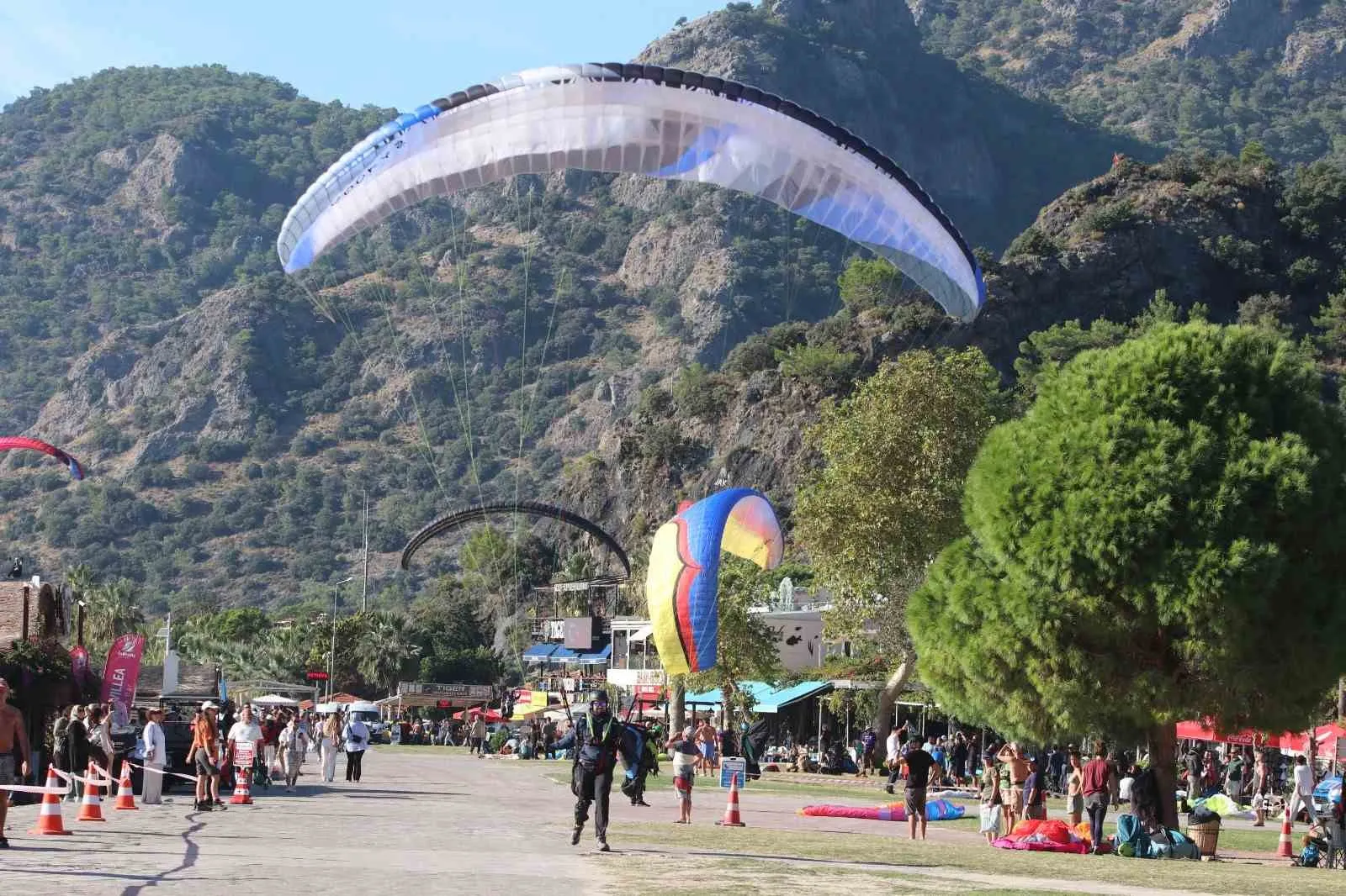 Gökyüzü Fethiye’de şenlendi: 26. Uluslararası Ölüdeniz Hava Oyunları başladı