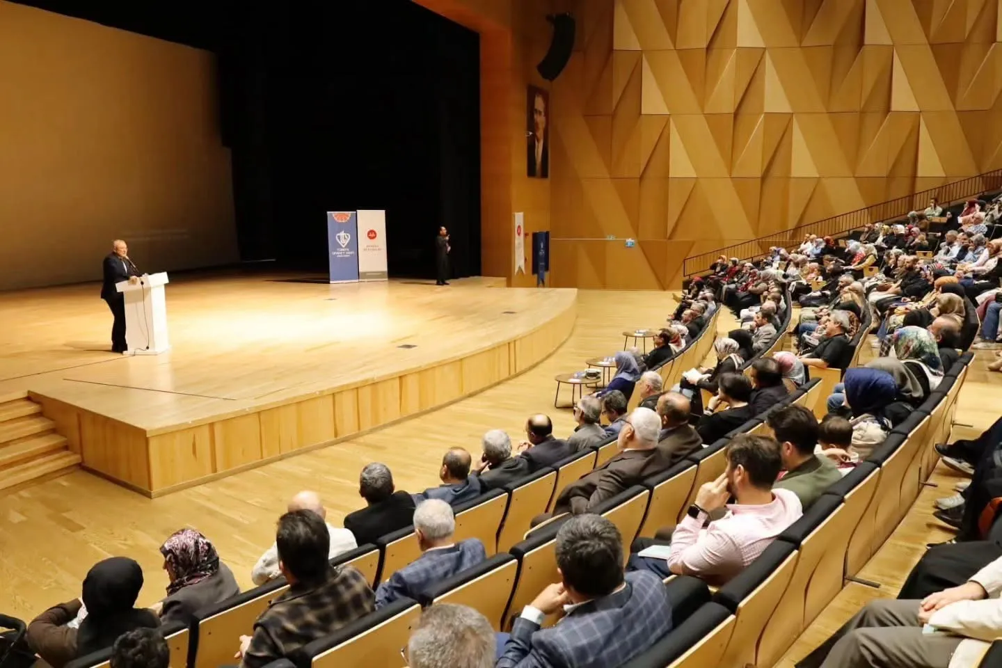 Denizli’de huzurlu aile yapısı için manevi reçeteler masaya yatırıldı