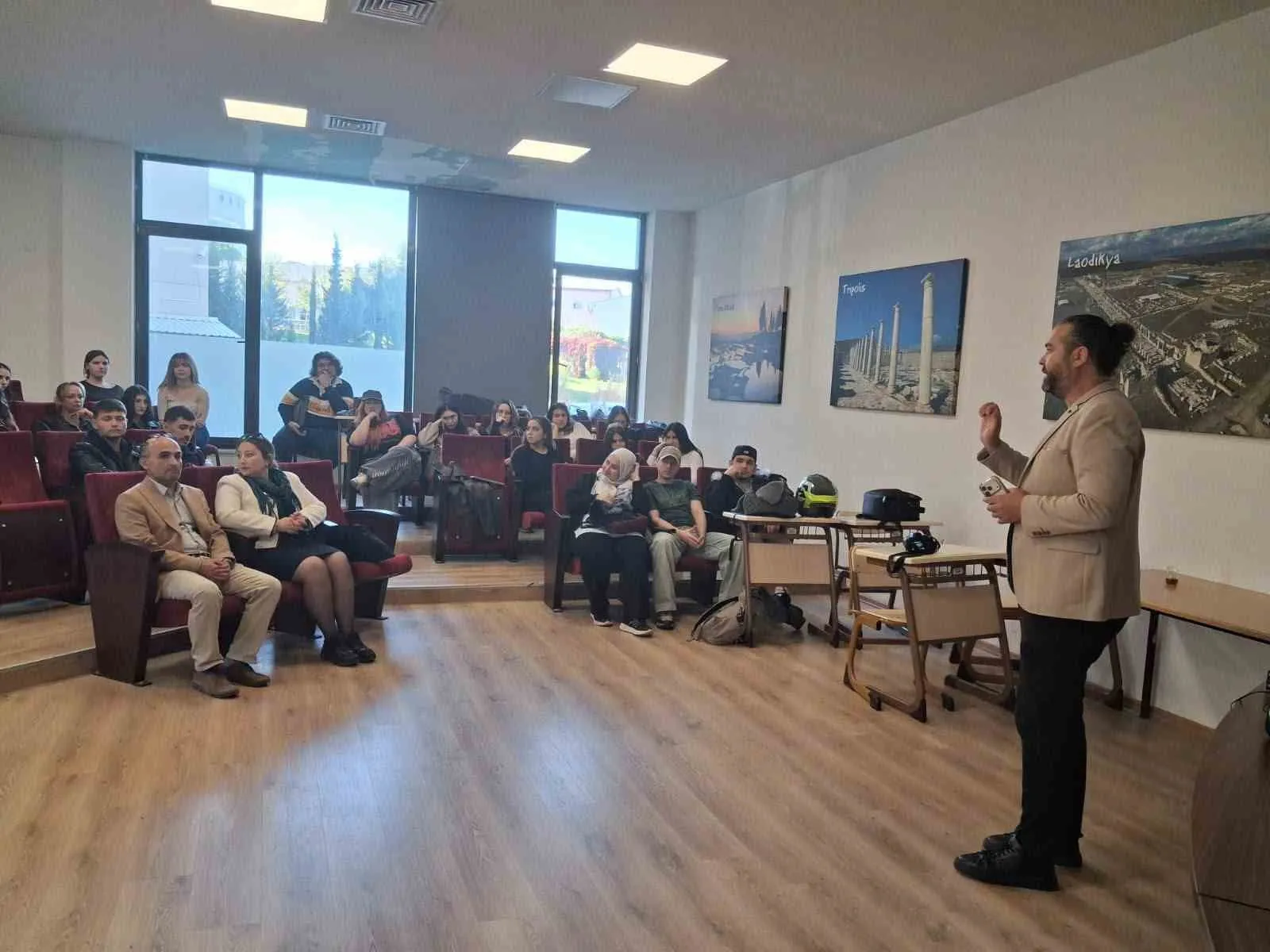 Genç iletişimcilere kariyer reçetesi: Diplomanın ötesine geçin