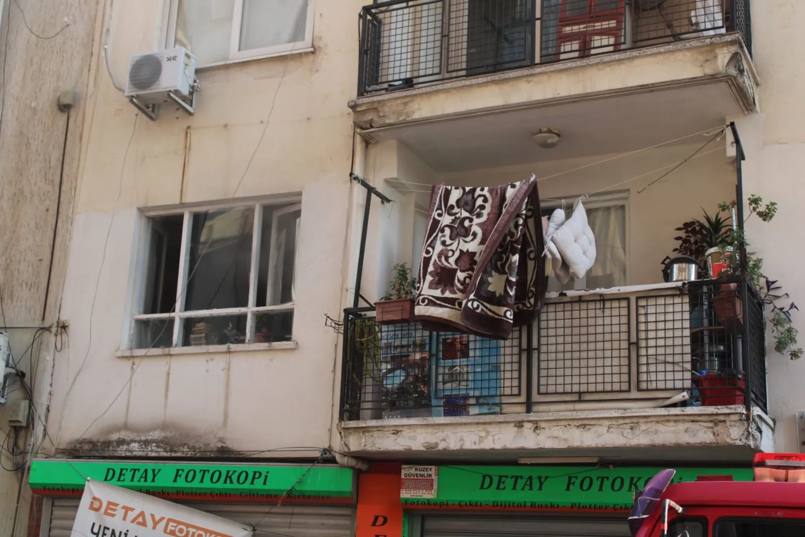 Efeler'de ocakta unutulan tencere paniğe neden oldu: İtfaiye ekipleri harekete geçti