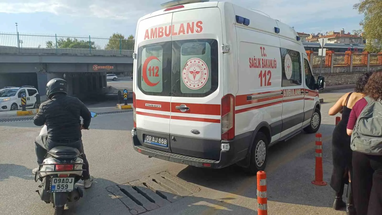 Aydın'da bisikletli sürücü için korkutan anlar: Freni sıkınca takla attı
