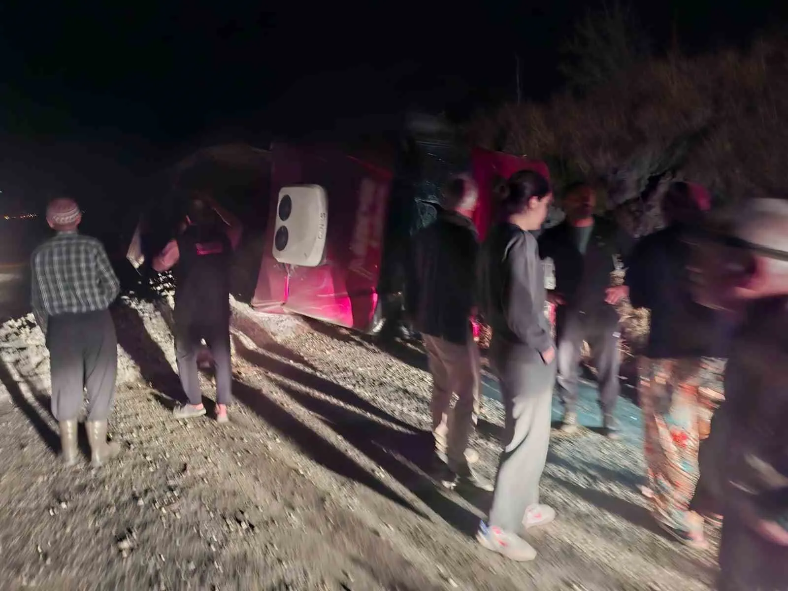 Aydın’da gece yarısı dehşeti: Kum yüklü tır devrildi