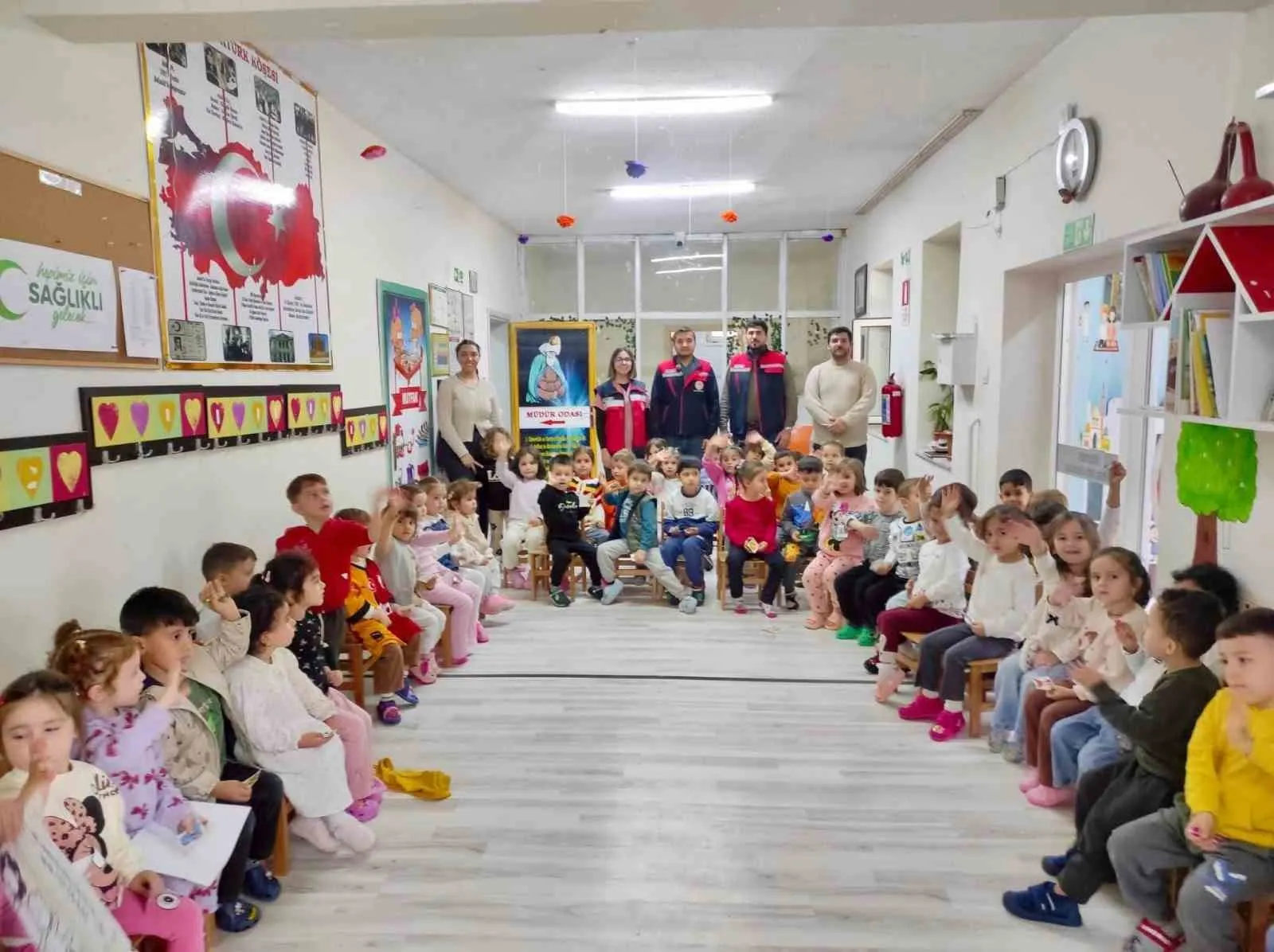 Minik kalplere hayvan sevgisi aşılandı: Başmakçı’da anlamlı gün