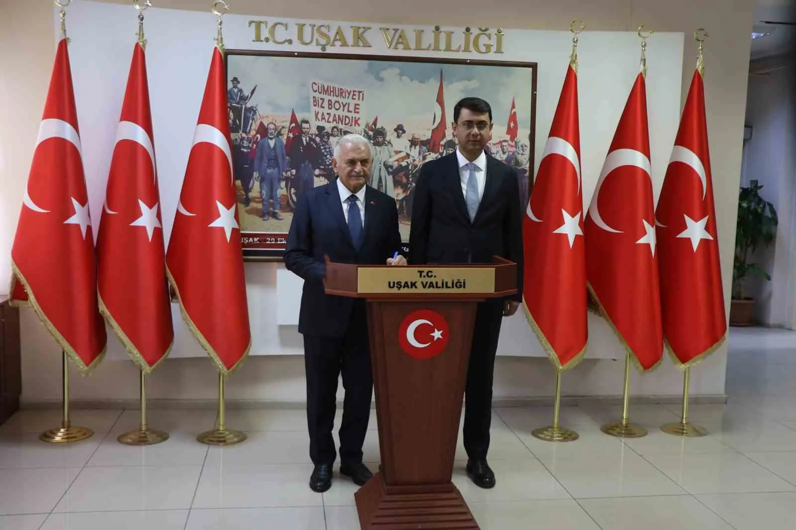 Binali Yıldırım'dan Uşak'ta eğitime tam destek: Geleceğin mimarları bu sıralarda yetişecek
