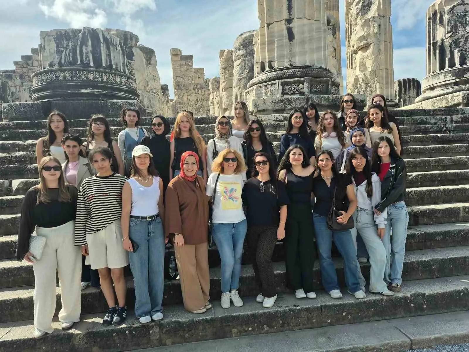 Üniversiteli gençlerden tarihe yolculuk: Didim ve Milet’in gizemini keşfettiler