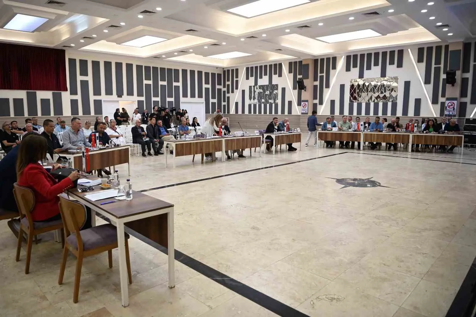 Kuşadası'nda mülkiyet krizi: Belediye yönetimi yargı yolunu işaret etti